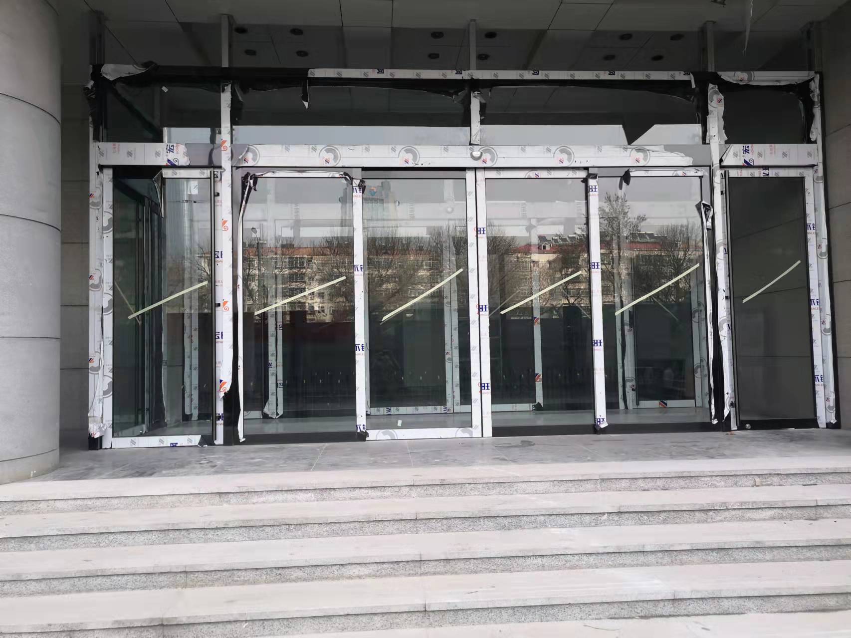 肯德基門定做報(bào)價(jià) 菏澤肯德基門廠家，鋁合金肯德基門、平開肯德基門定制安裝