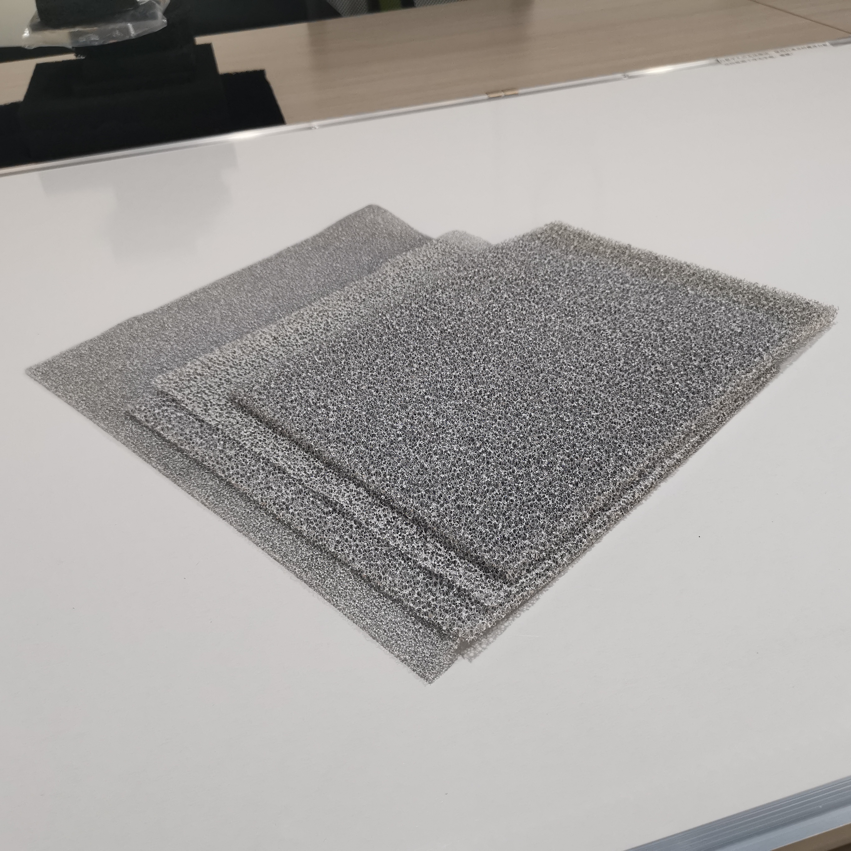 深圳空氣過濾棉廠家、價格、批發(fā)價、供應(yīng)商【東莞市樂信環(huán)?？萍加邢薰尽?  title=