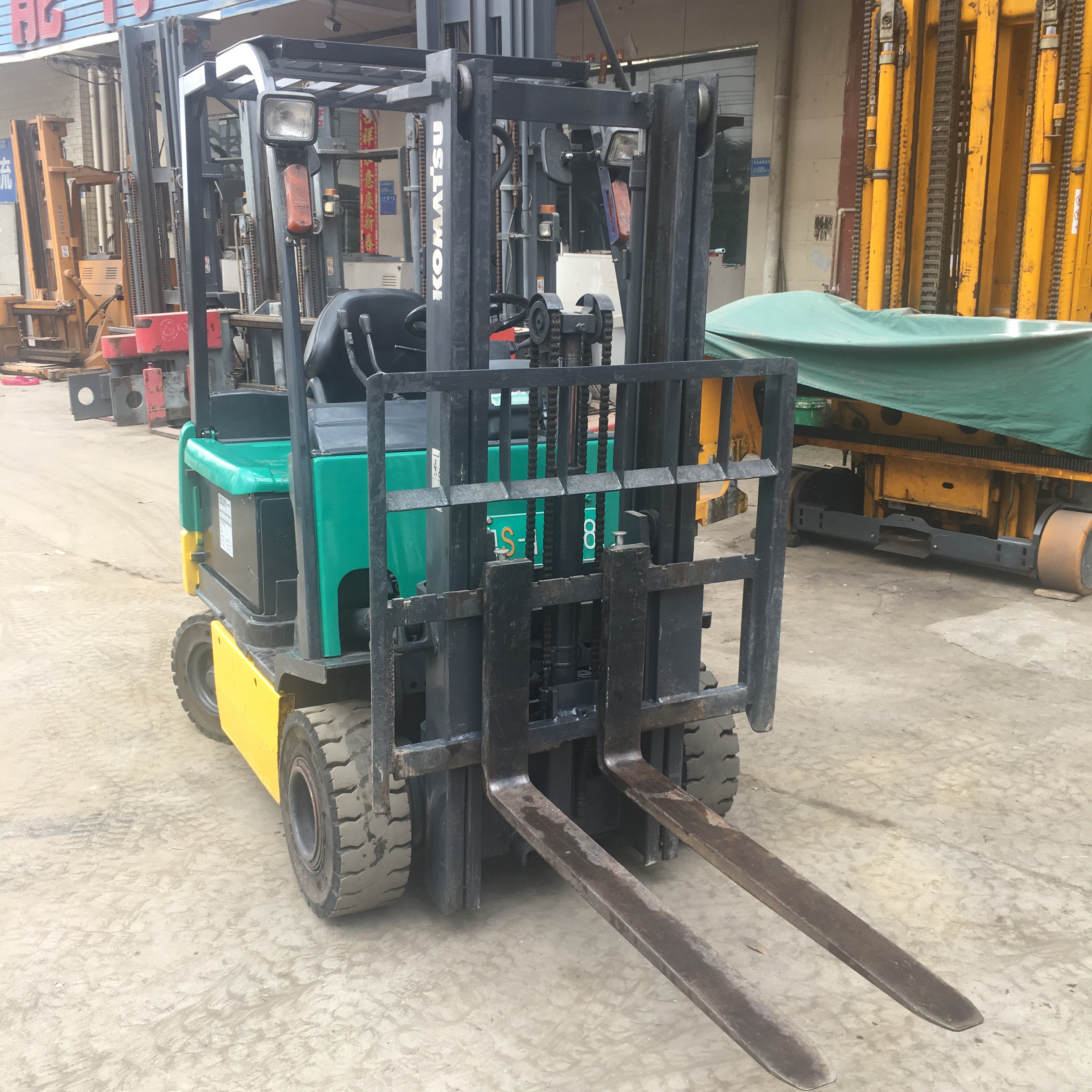 小松四輪平衡重式電動叉車出租1.5噸叉車出租 小松1.5噸叉車出租