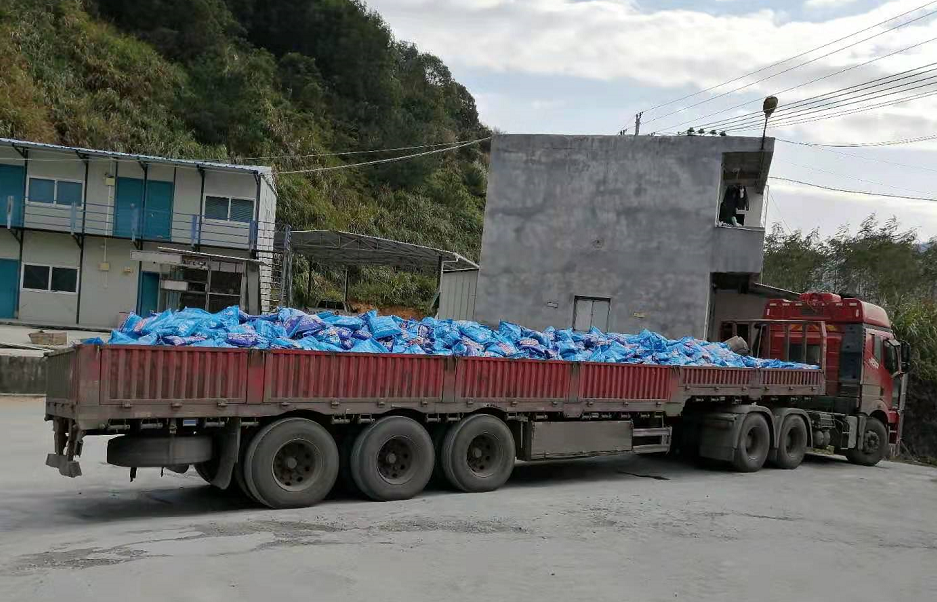 潛孔鉆大孔徑破碎劑70-90孔 混凝土靜態(tài)破碎劑 大孔徑巖石膨脹劑