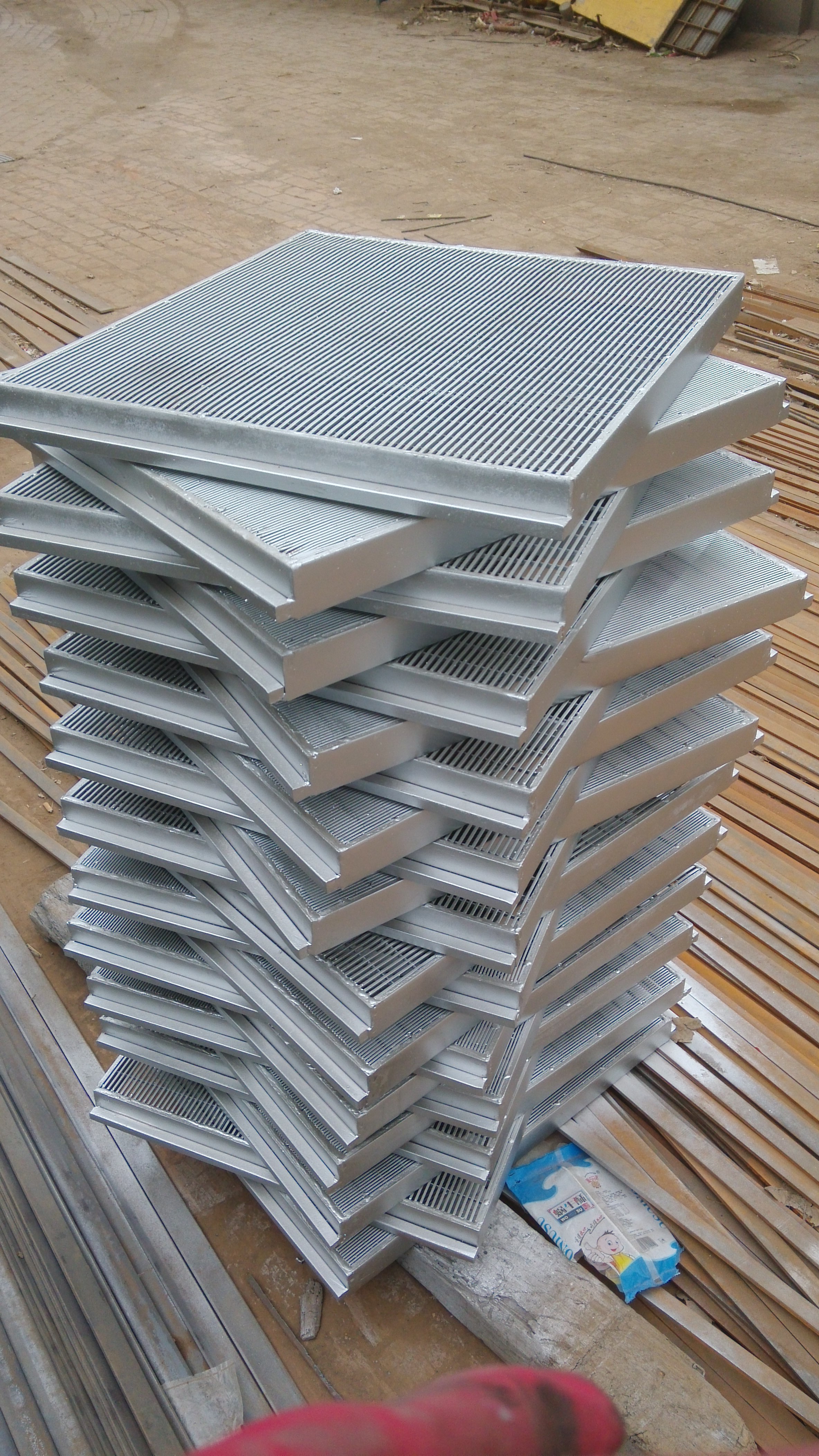 河北條縫篩板廠家，報(bào)價(jià)，批發(fā)【安平縣銘闊絲網(wǎng)制品有限公司】 條縫篩板 條縫篩板定制