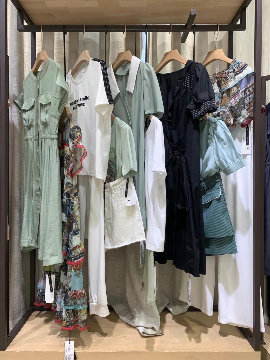 杭州品牌瑪斯荻娃2022夏裝品牌女裝尾貨批發(fā) 全國(guó)精 品女裝店直播貨源