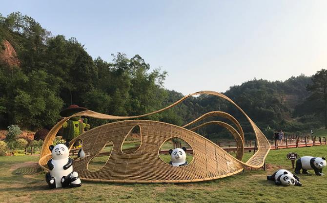 四川宜賓：菊花展七座竹藝雕塑 特色竹景觀建筑