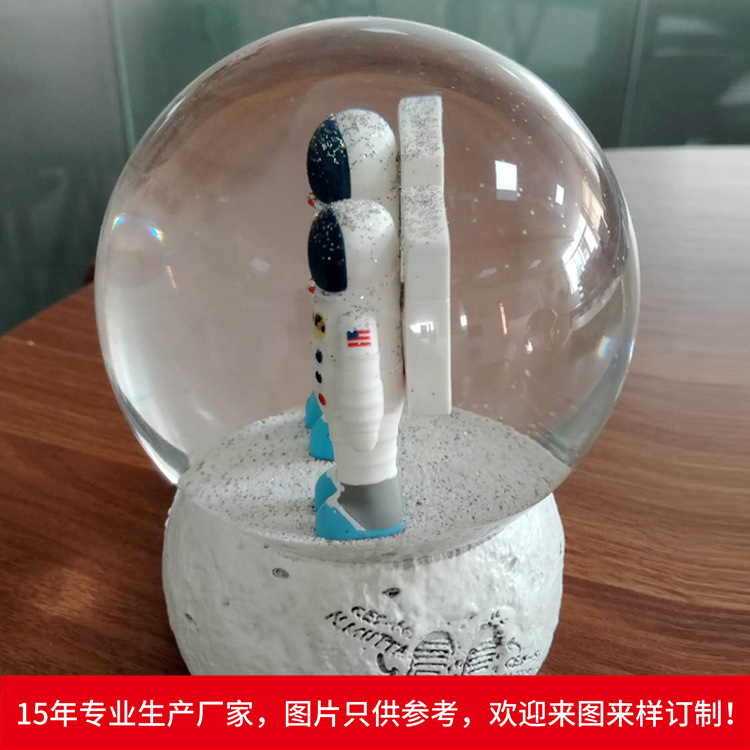 太空航天員樹脂水球內景玻璃雪花球擺件定制加工創(chuàng)意工藝禮品廠家
