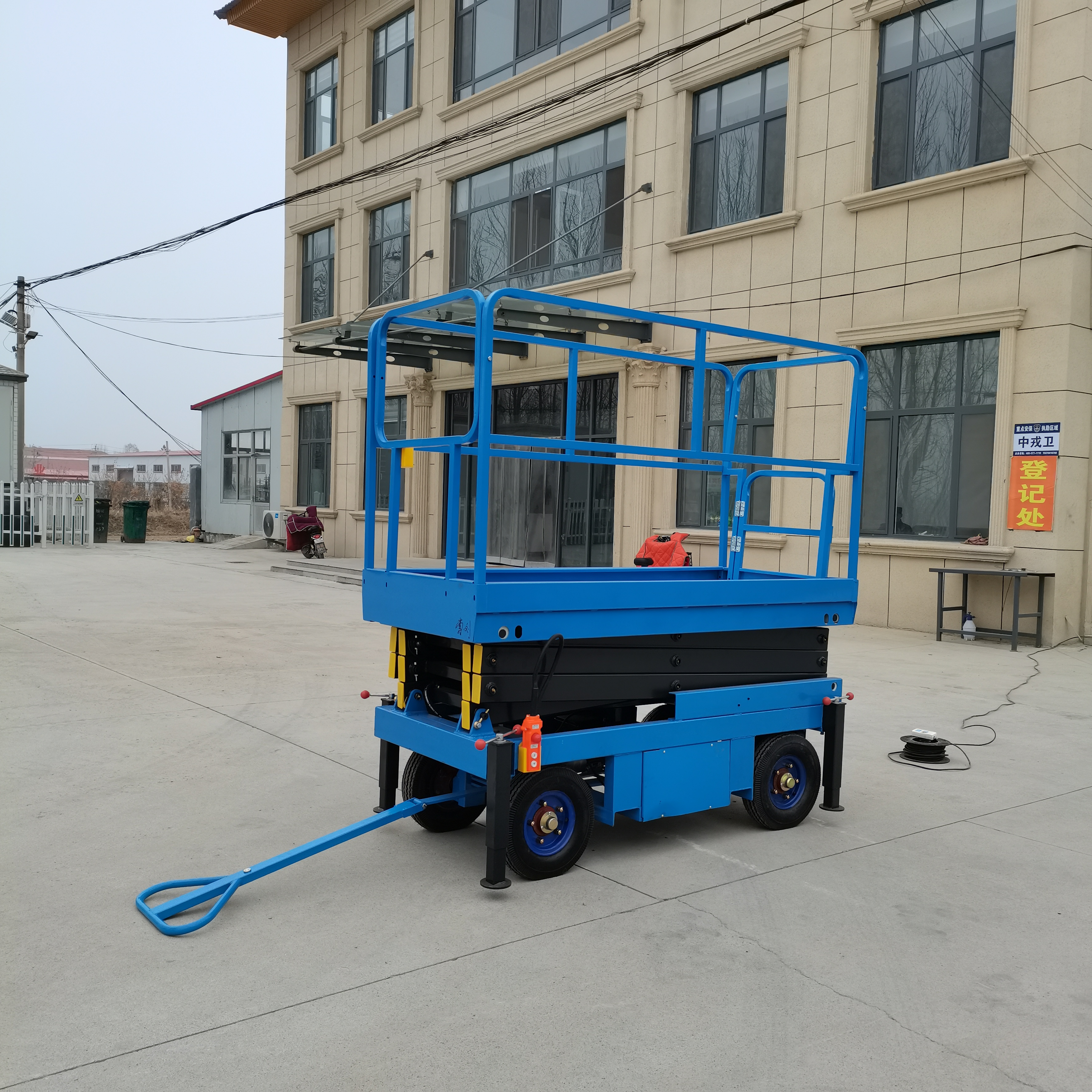 自行式剪叉升降機    自行式剪叉升降機哪個好  自行式剪叉升降機多少錢  自行式剪叉升降機廠商