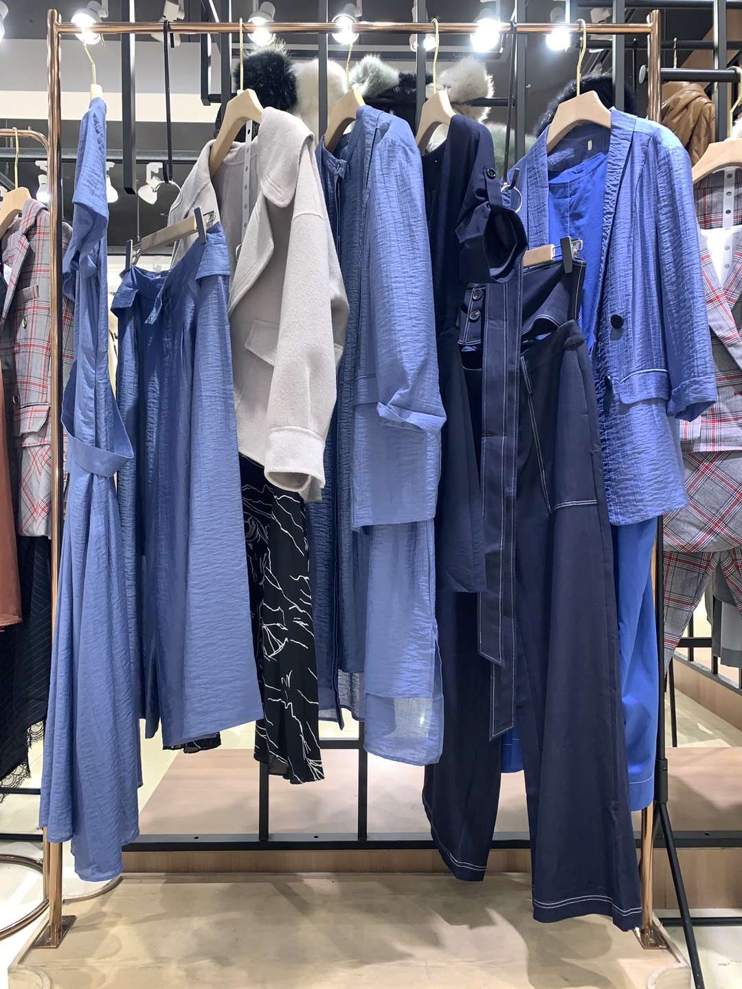 高端 品牌圖拉 2022 春過季品牌女裝折扣尾貨批發(fā)渠道
