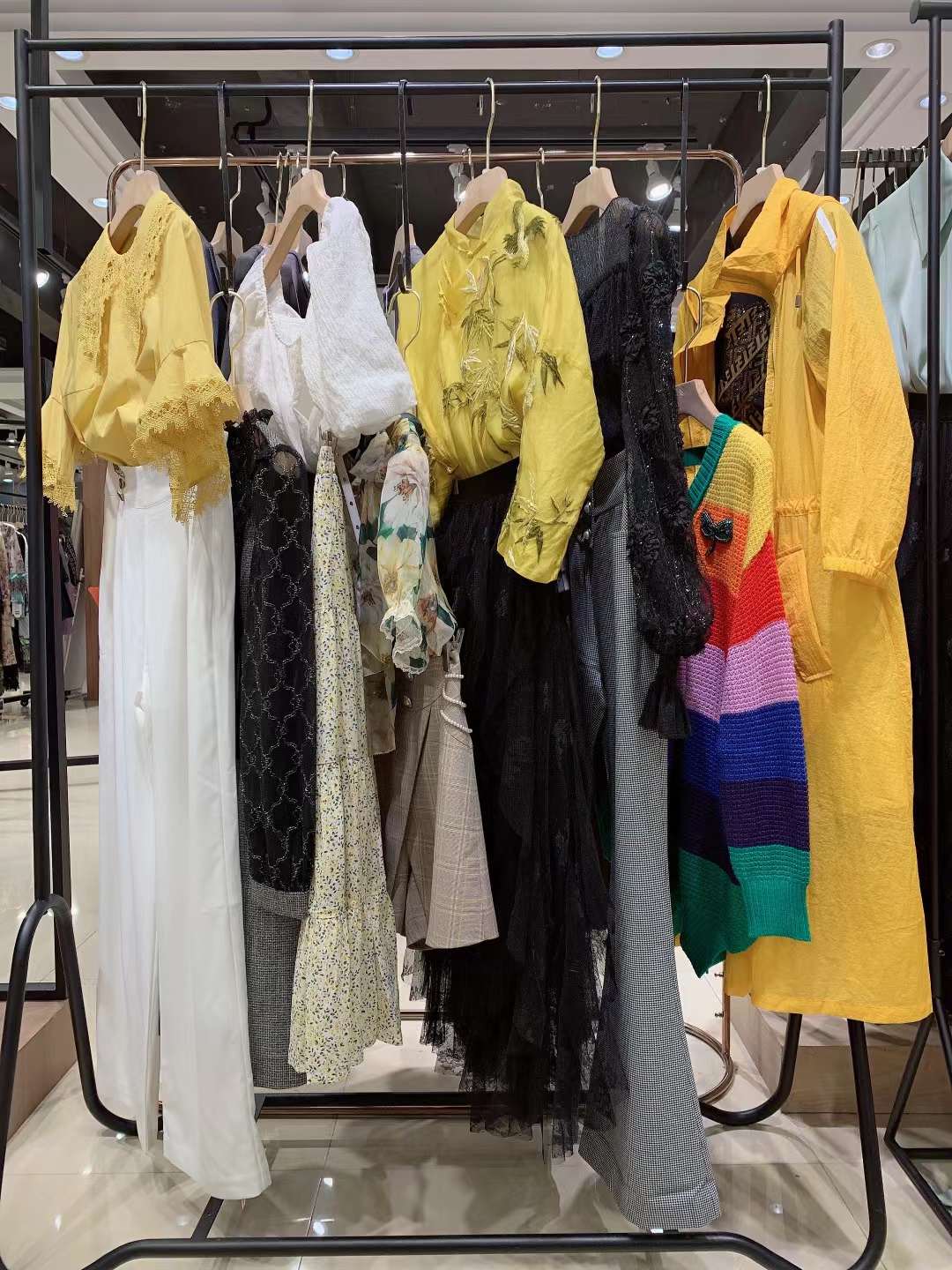 深圳品牌 珈姿萊爾 2022春夏精 品折扣女裝尾貨庫存批發(fā)供應(yīng)鏈