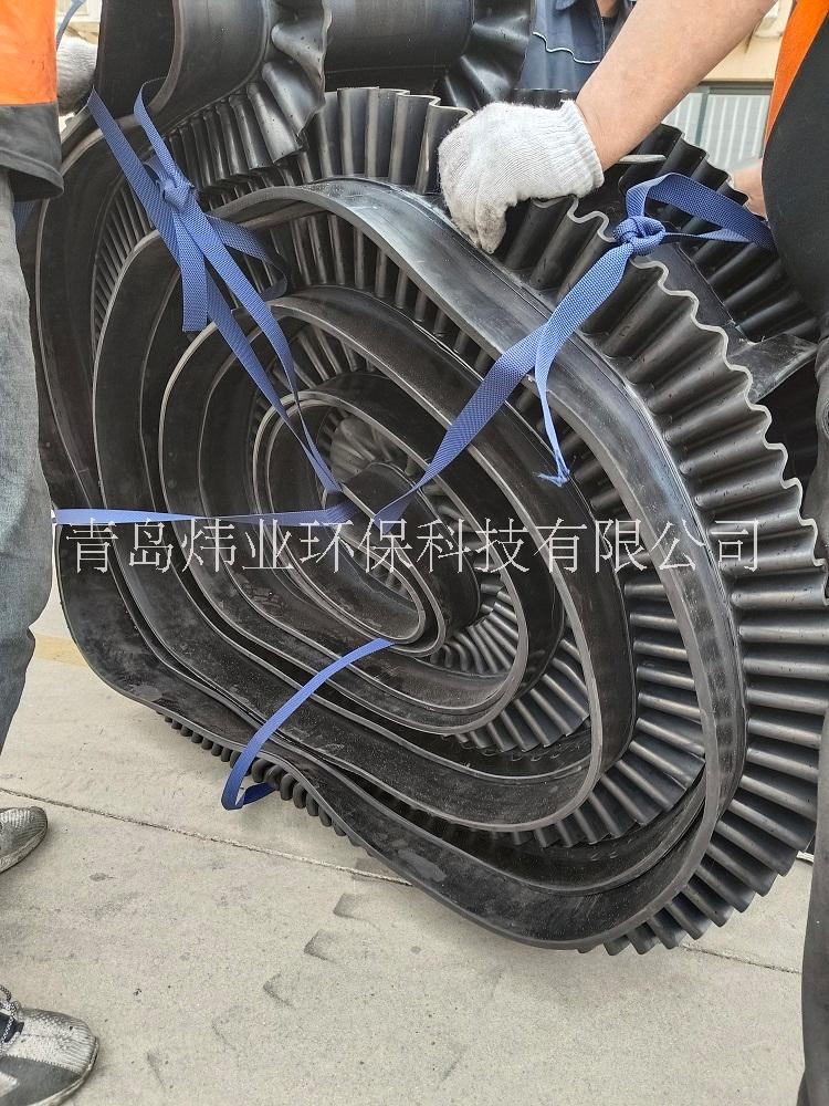 裙邊擋邊輸送帶 煒業(yè)環(huán)保可定制履帶通過(guò)式拋丸機(jī)裙邊履帶