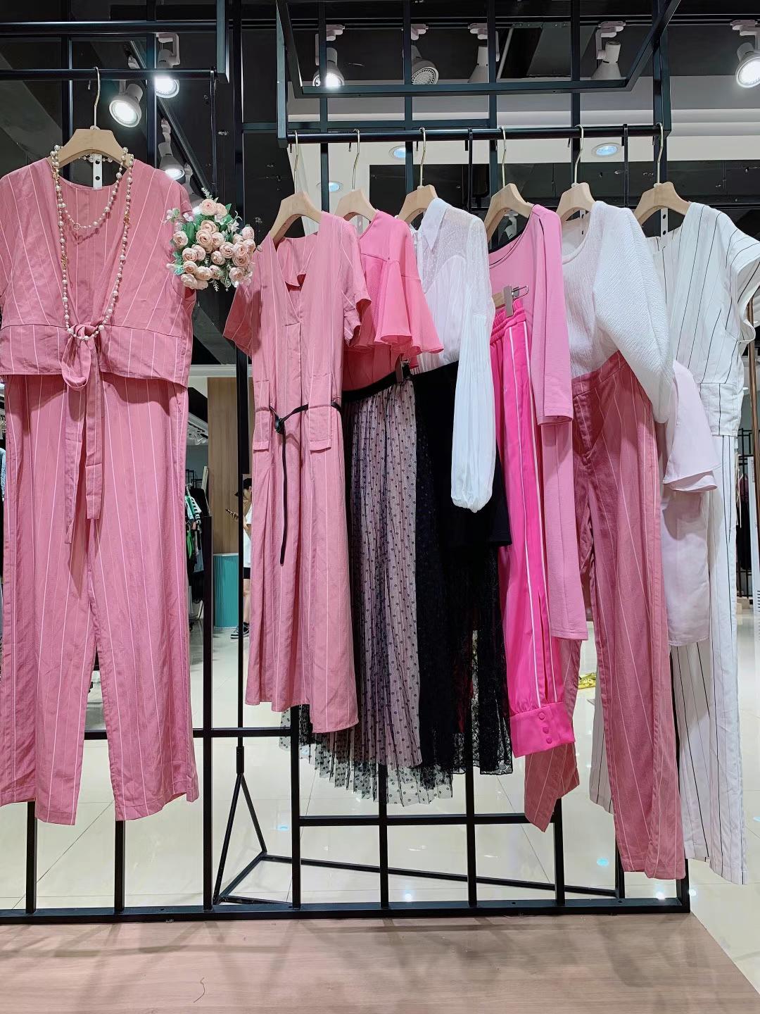 國內(nèi)品牌梵凱2022夏品牌女裝折扣尾貨工廠一手貨源批發(fā)