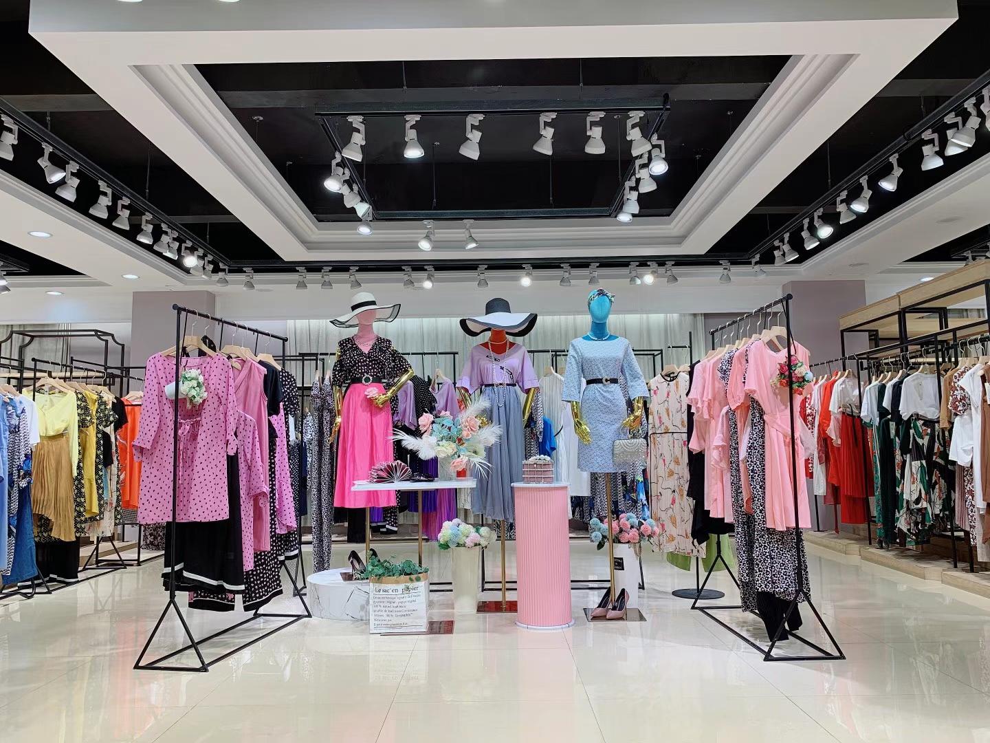 國內(nèi)品牌梵凱2022夏品牌女裝折扣尾貨工廠一手貨源批發(fā)