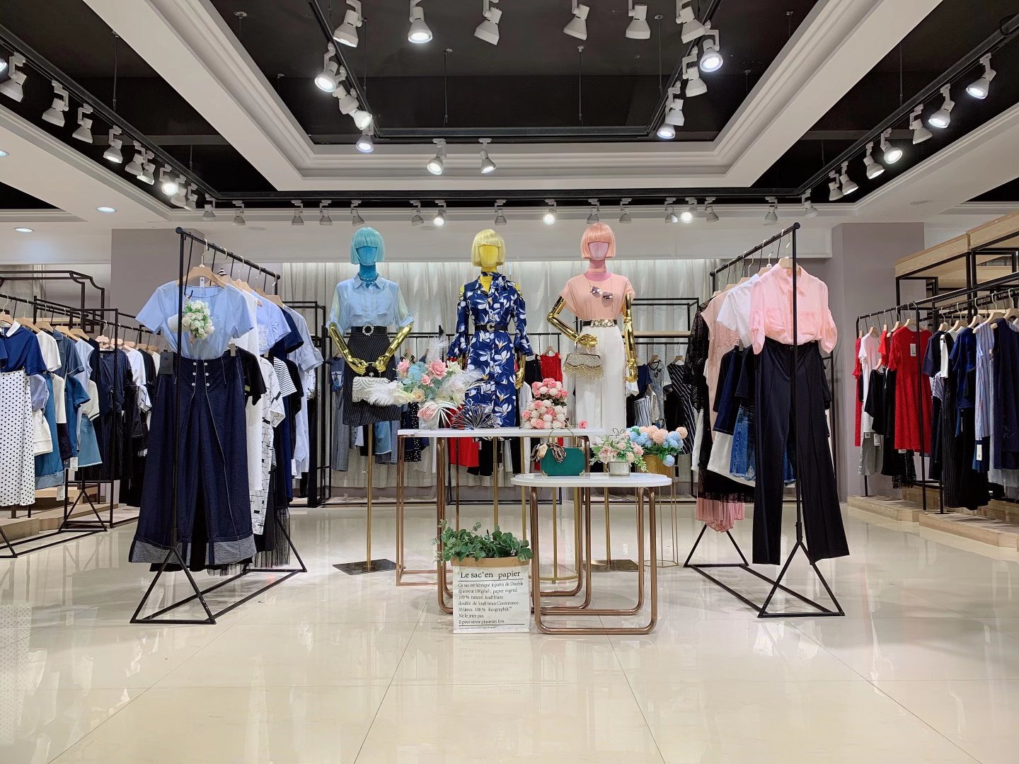 時尚高端 品牌瑪絲圖2022夏品牌折扣女裝尾貨批發(fā)進(jìn)貨渠道