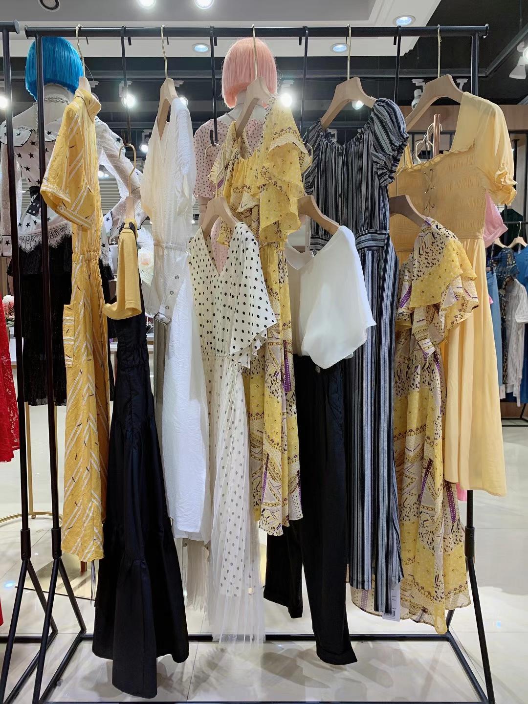 廣州品牌貝銀2022夏一二線(xiàn)女裝折扣庫(kù)存批發(fā) 高端女裝品牌尾貨批發(fā)