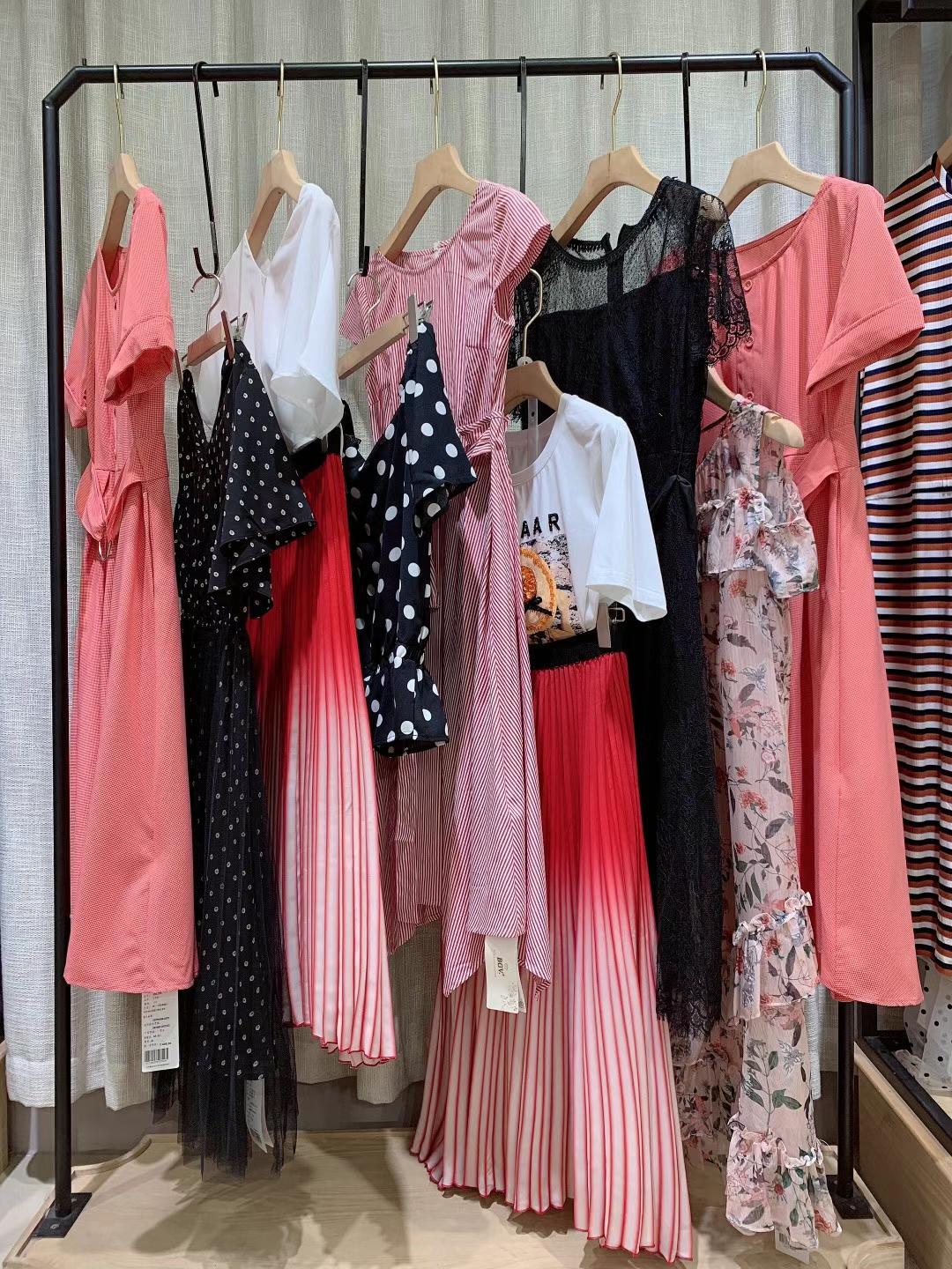廣州品牌貝銀2022夏一二線(xiàn)女裝折扣庫(kù)存批發(fā) 高端女裝品牌尾貨批發(fā)