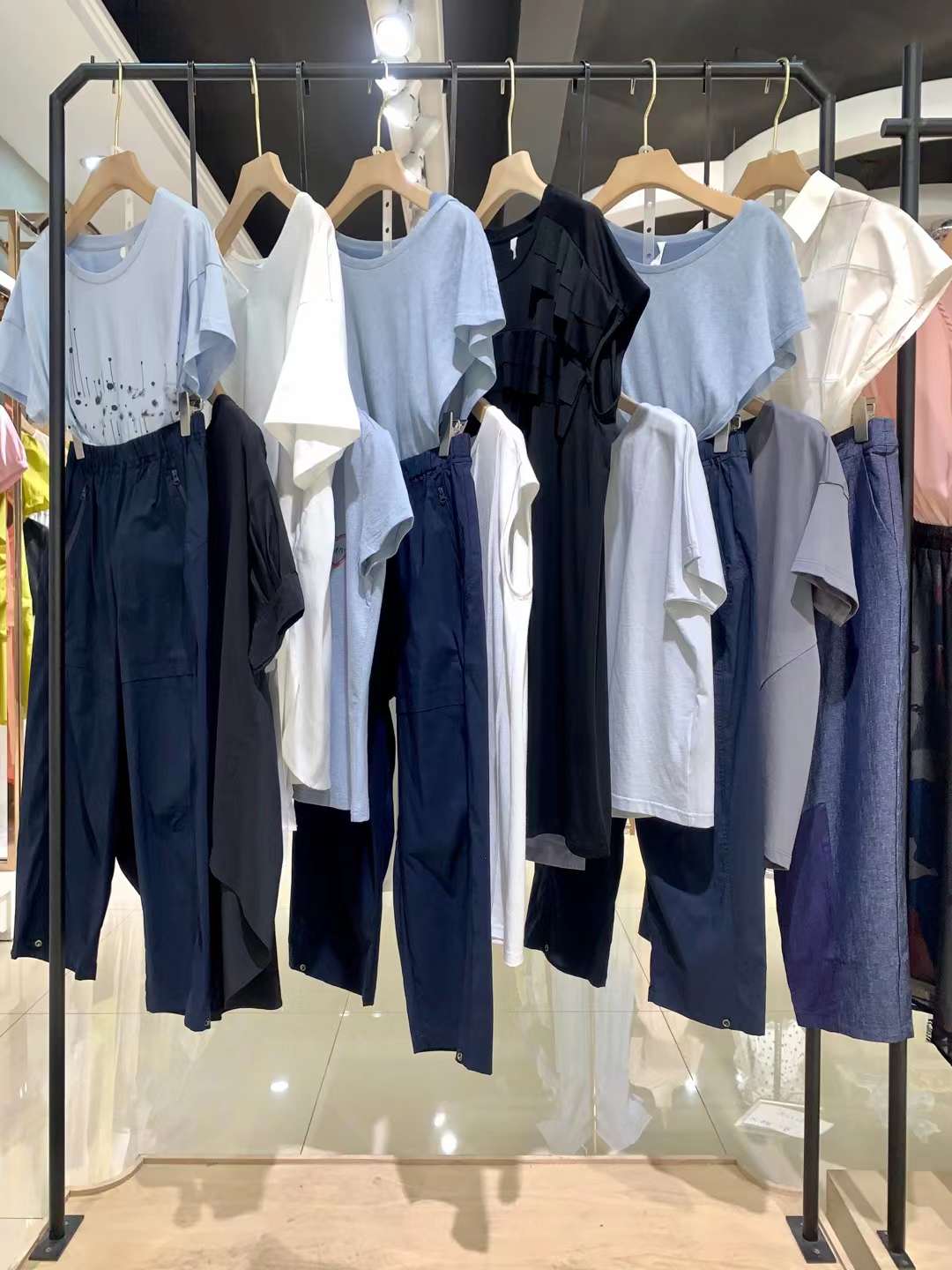 專柜撤柜新款女裝述忘22北京高 端棉麻大碼女裝品牌尾貨撤柜批發(fā) 網(wǎng)上直播女裝貨源進(jìn)貨渠道