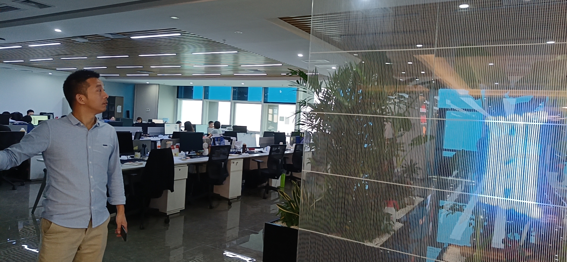 LED格柵透明顯示屏-批發(fā)-供應(yīng)商