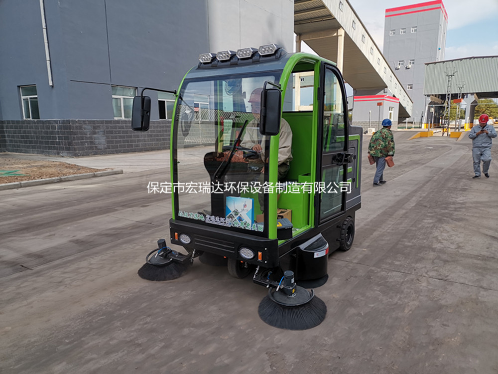 保定電動掃地車廠家，保定掃地機