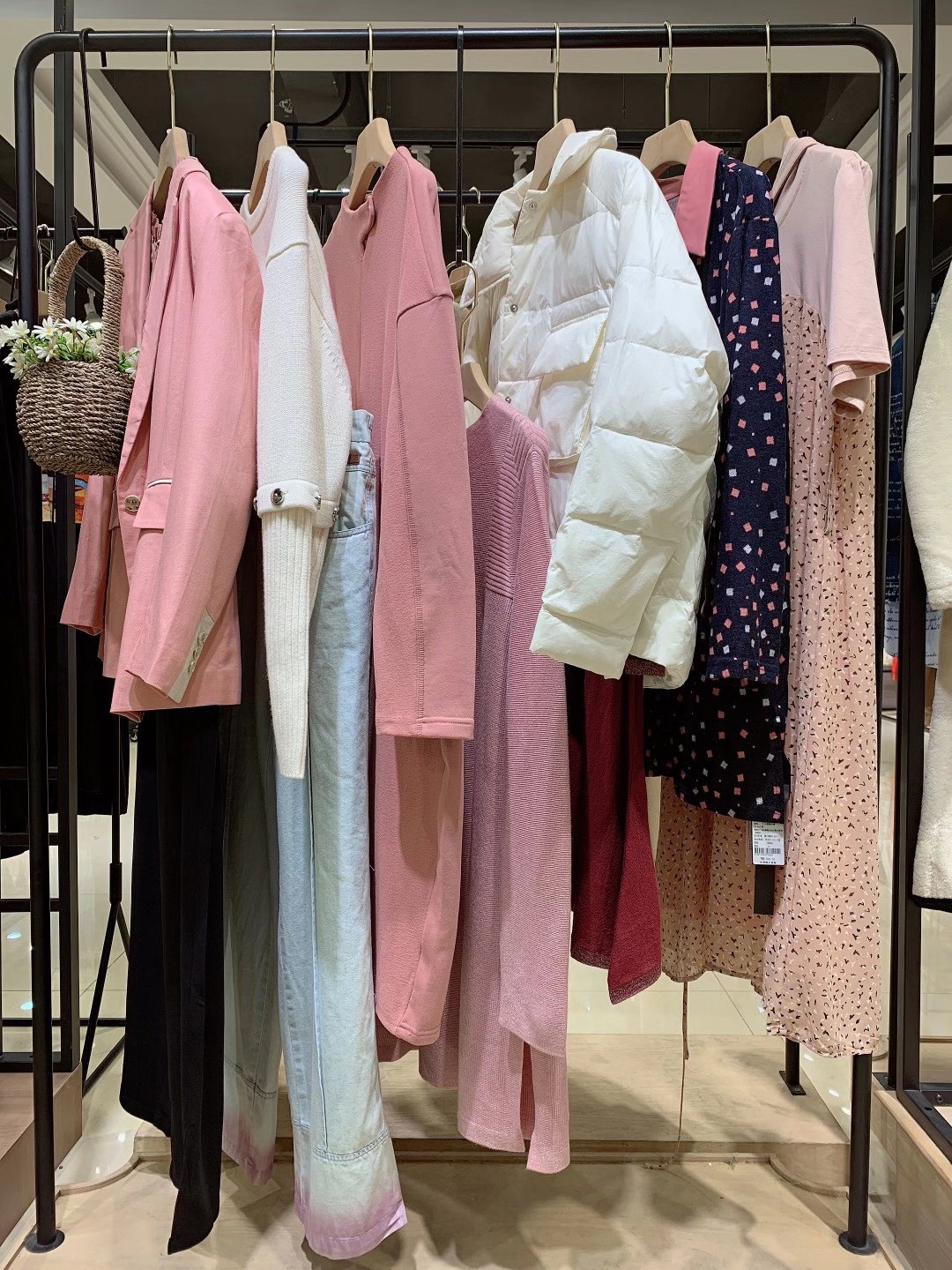 法式優(yōu)雅品牌莉佳麗2022品牌女裝折扣庫(kù)存貨源批發(fā)渠道