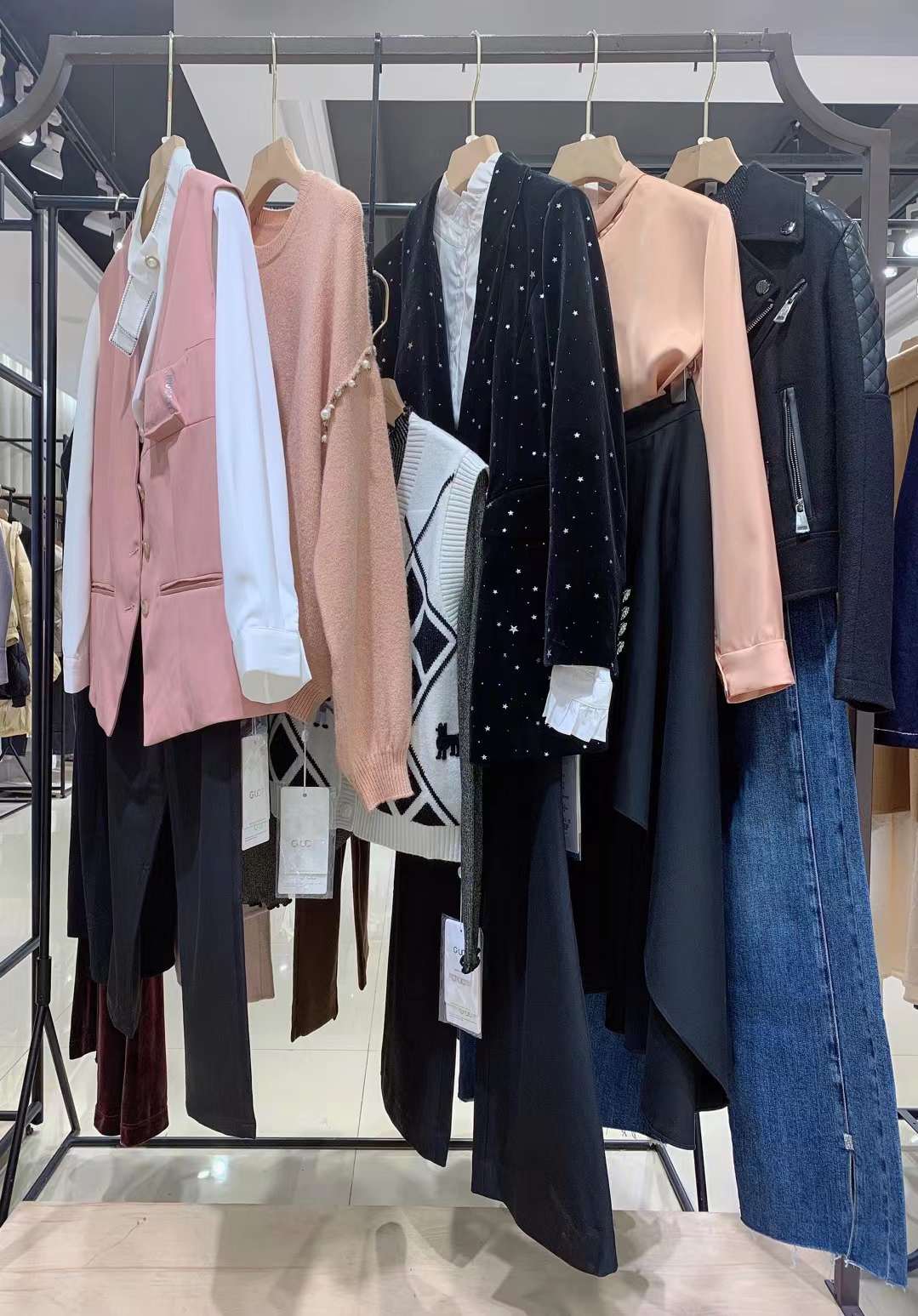 上海高端 品牌紀優(yōu)希2022秋冬品牌折扣女裝尾貨貨源批發(fā)