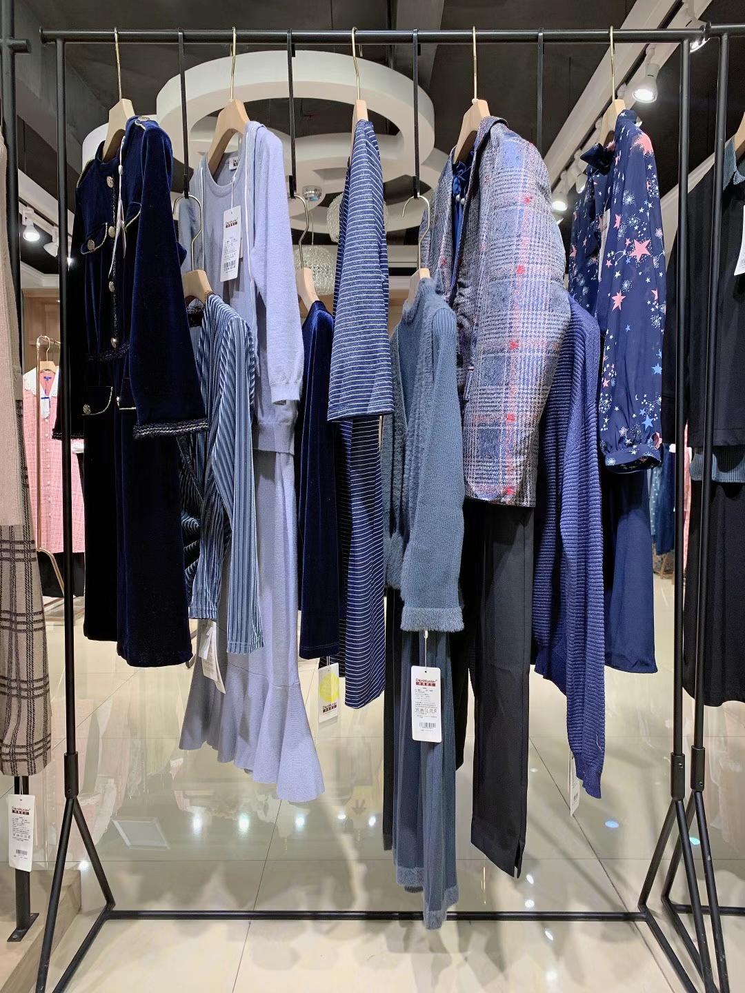 精 品女裝丹慕妮爾2022品牌折扣女裝尾貨一手貨源批發(fā)