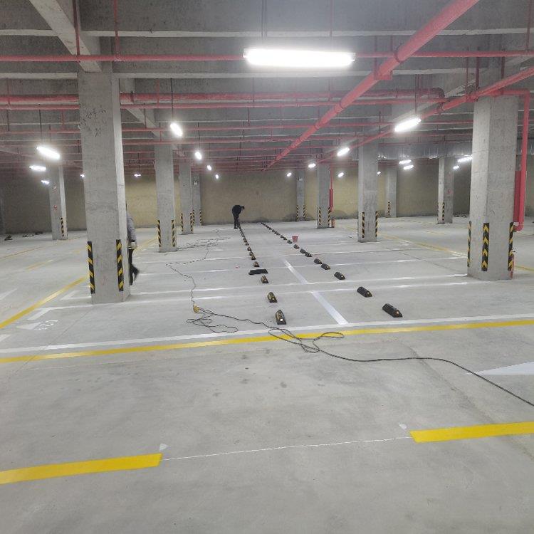 停車場地下車庫標線 反光性強 停車場劃線 白色黃色熱熔施工 供應停車場地下車庫標線廠家 停車場地下車庫標線價格
