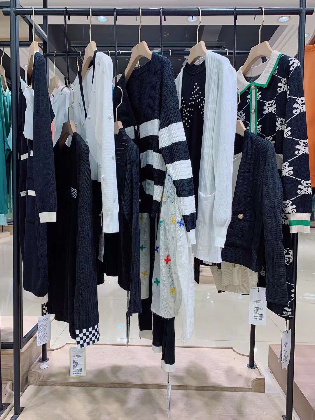 知 名品牌寶姿2022品牌女裝折扣電商尾貨貨源批發(fā)市場
