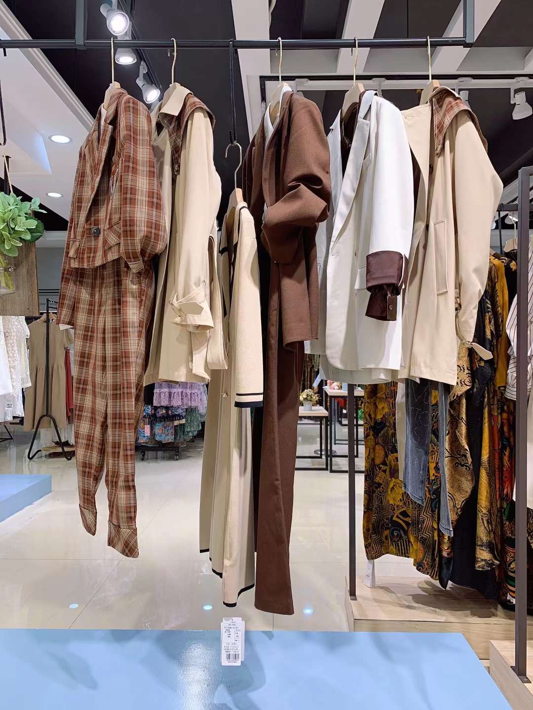 高端 品牌 哥邦2022夏品牌折扣女裝尾貨貨源清倉批發(fā) 正品女裝貨源批發(fā)