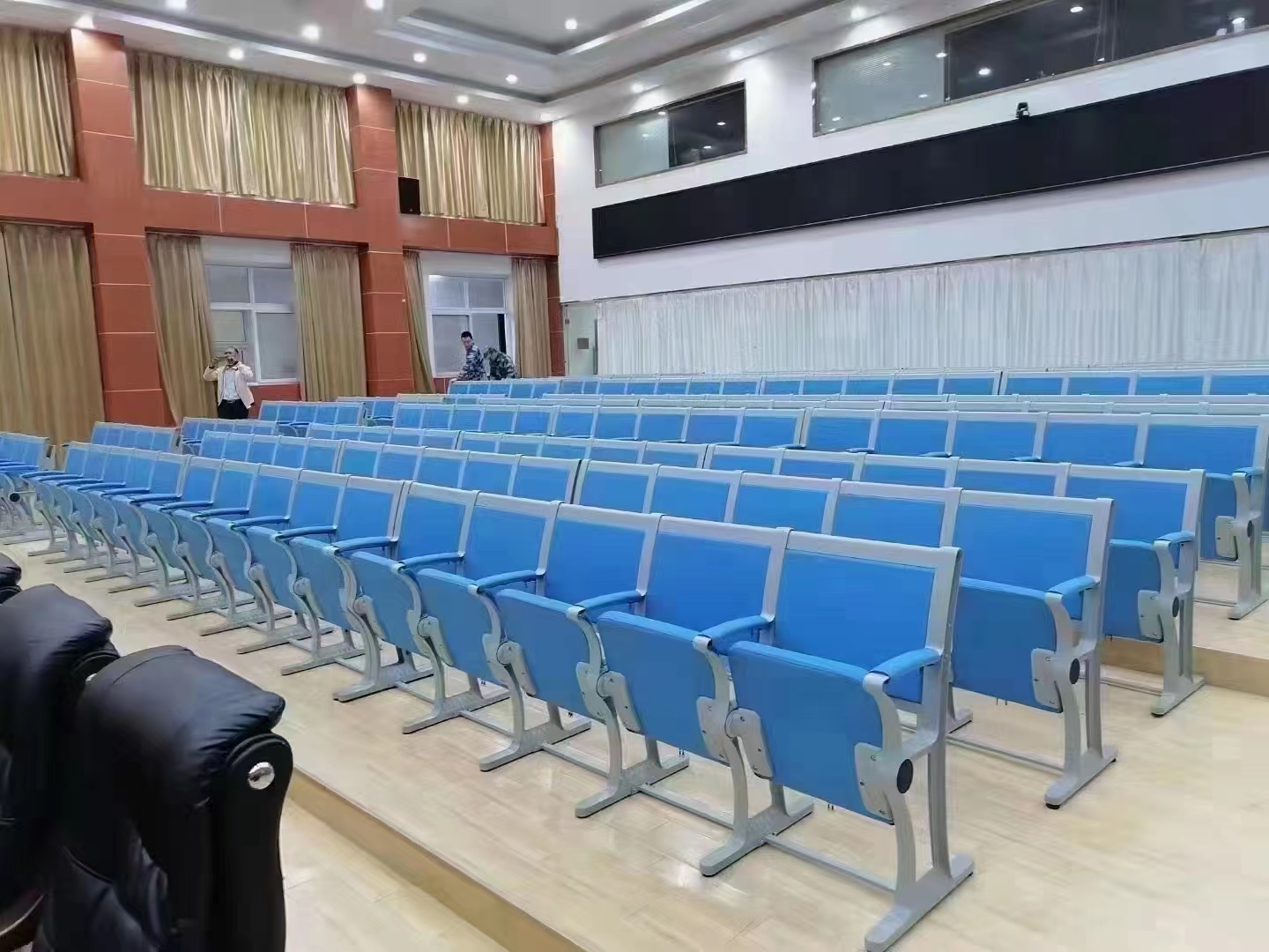 廠家供應(yīng)聯(lián)排座椅 生產(chǎn)廠家多媒體會議階梯教室椅子聯(lián)排椅