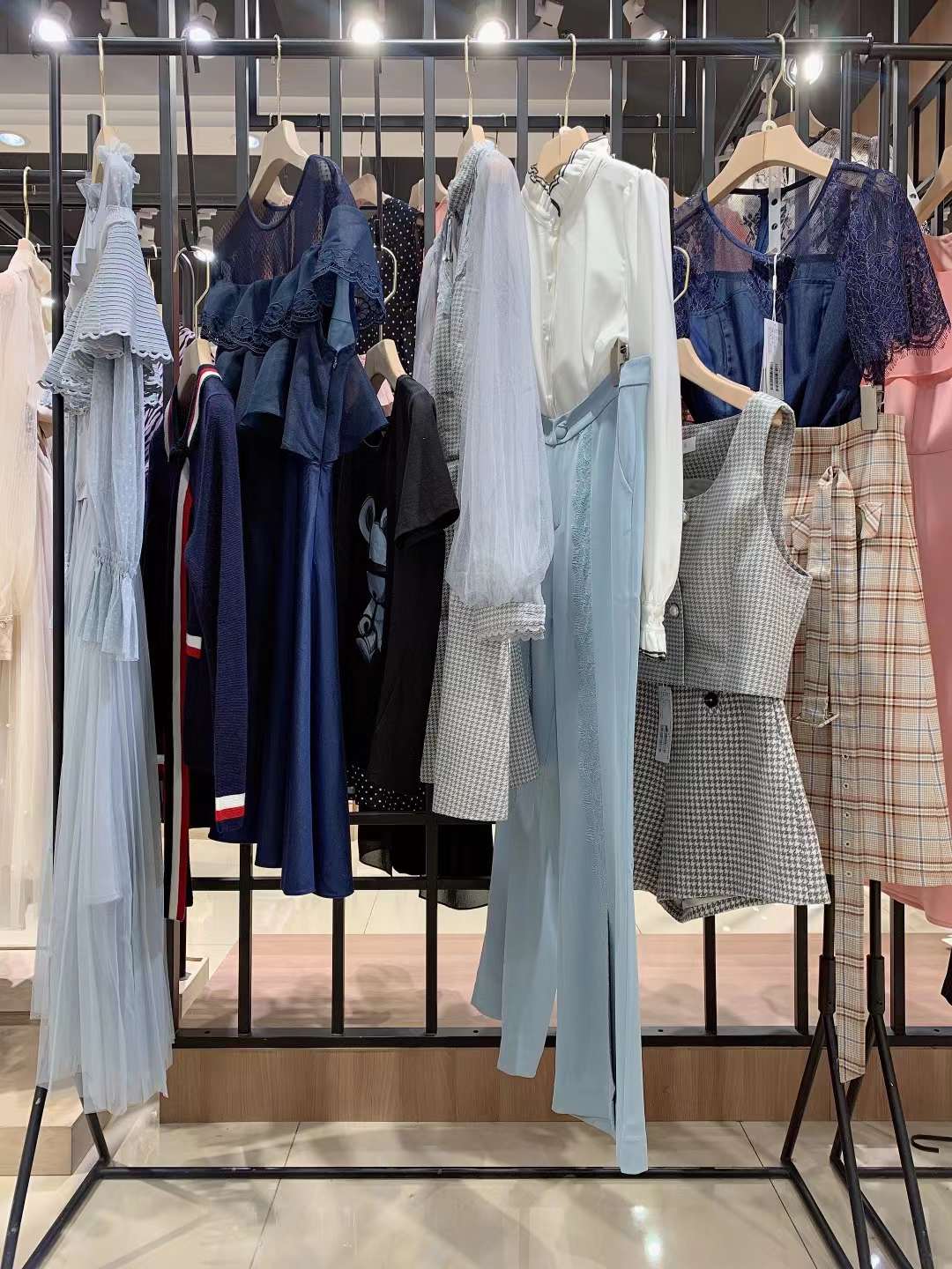時尚品牌 珈姿萊爾 2022大碼女裝折扣尾貨清倉批發(fā)渠道
