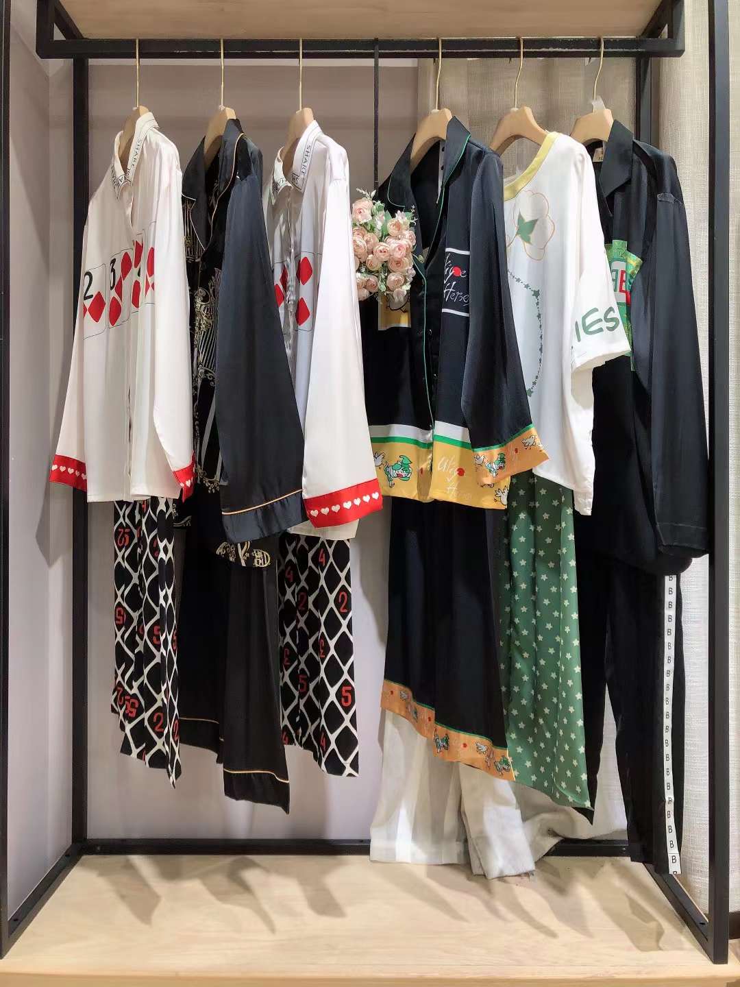 【羅秀佧家居服】22秋專柜撤柜女裝折扣進(jìn)貨價(jià)格 品牌折扣女裝衣服批發(fā)