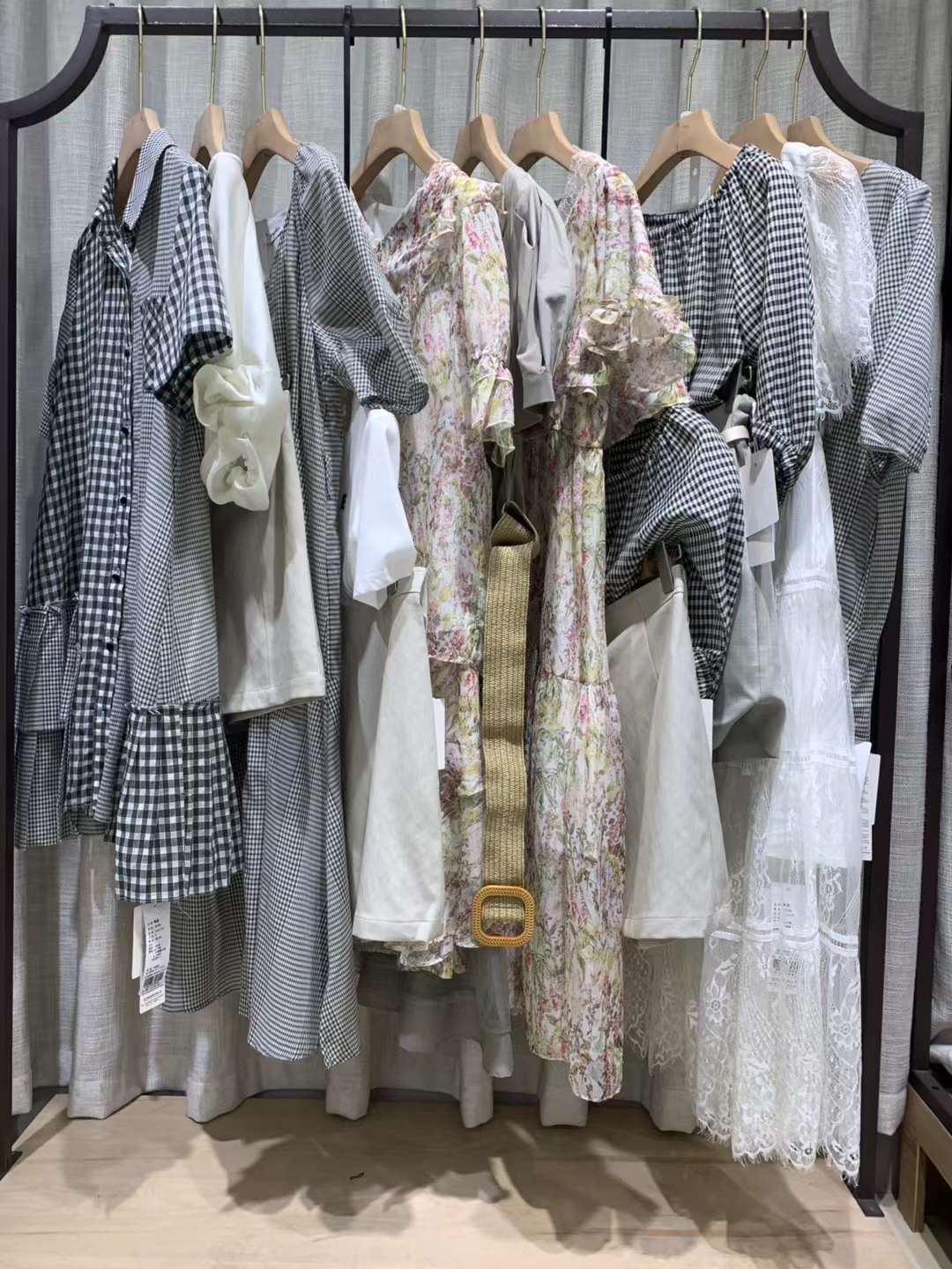 撤柜女裝 青葵2022快手剪標(biāo)直播女裝服裝庫(kù)存尾貨進(jìn)貨渠道