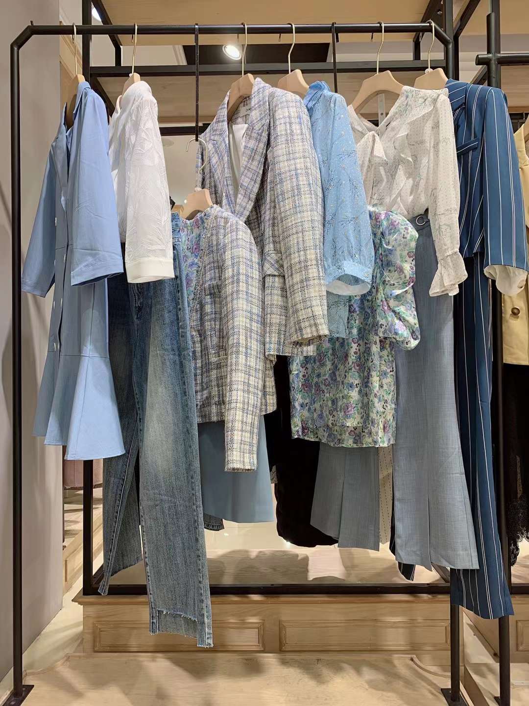 撤柜女裝 百圖2022專柜下架淘寶直播女裝怎么找廠家一手貨源？