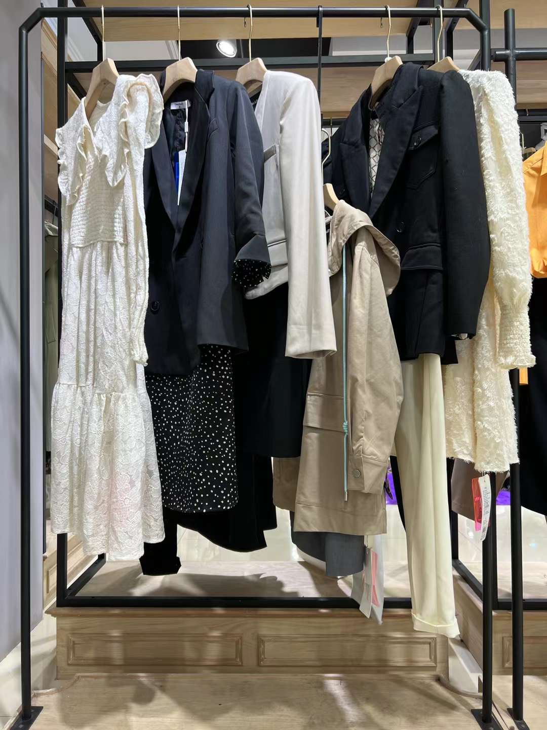 品牌撤柜女裝 寶貝瑪麗2022直播女裝貨源尾貨批發(fā)市場(chǎng)在哪里有？