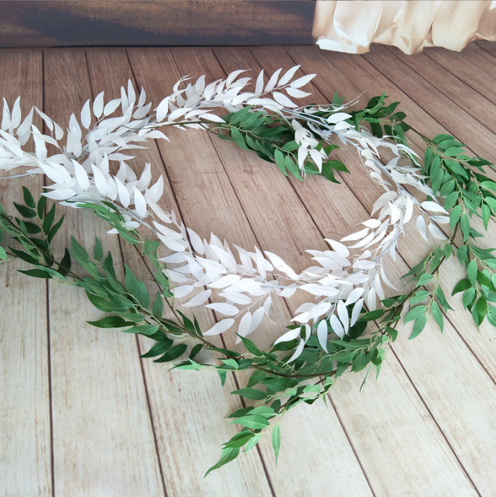 天津仿真植物墻價(jià)格 家居裝飾品 北京仿真柳葉柳藤假花擺件創(chuàng)意壁飾批發(fā)