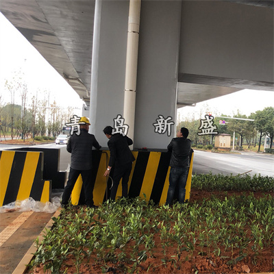 橋墩防撞裝置 柔性防車撞設(shè)施青島新盛高速公路橋墩防撞設(shè)施