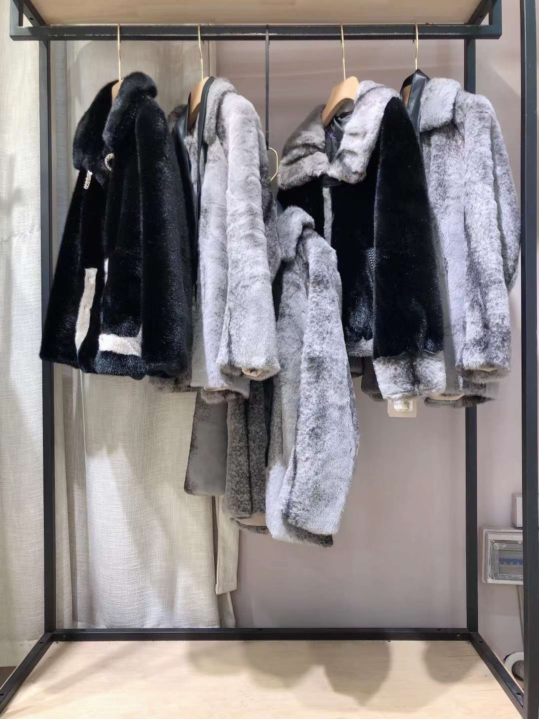 品牌折扣女裝 銀蘭  22冬 直播撤柜女裝折扣庫(kù)存尾貨廠家貨源批發(fā)清倉(cāng)