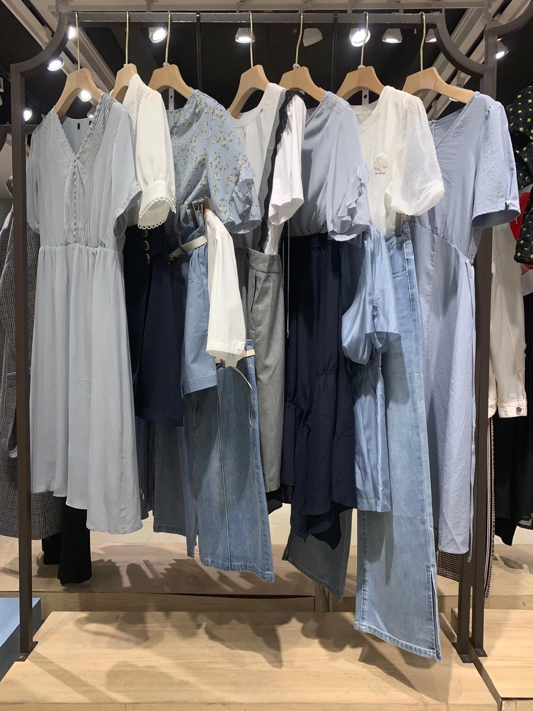 品牌女裝折扣 尤西子2022夏 萬達撤柜一二線品牌女裝批發(fā)供應(yīng)鏈在哪里有