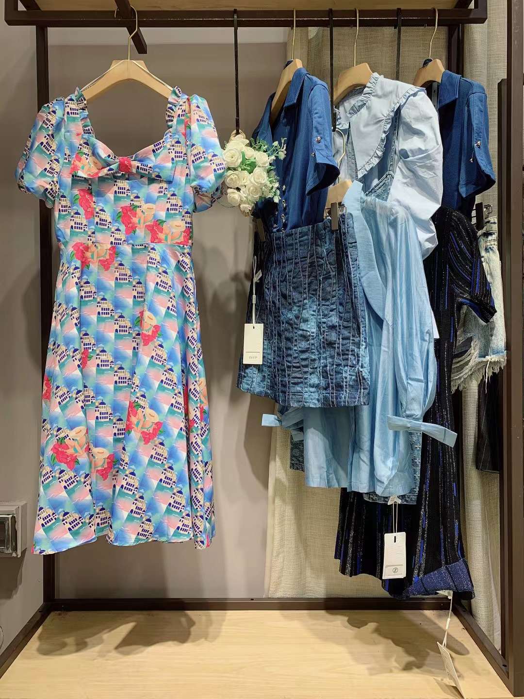 華倫天奴之安娜貝拉22四季裝品牌女裝專柜撤柜雜款庫存尾貨一手貨源批發(fā)