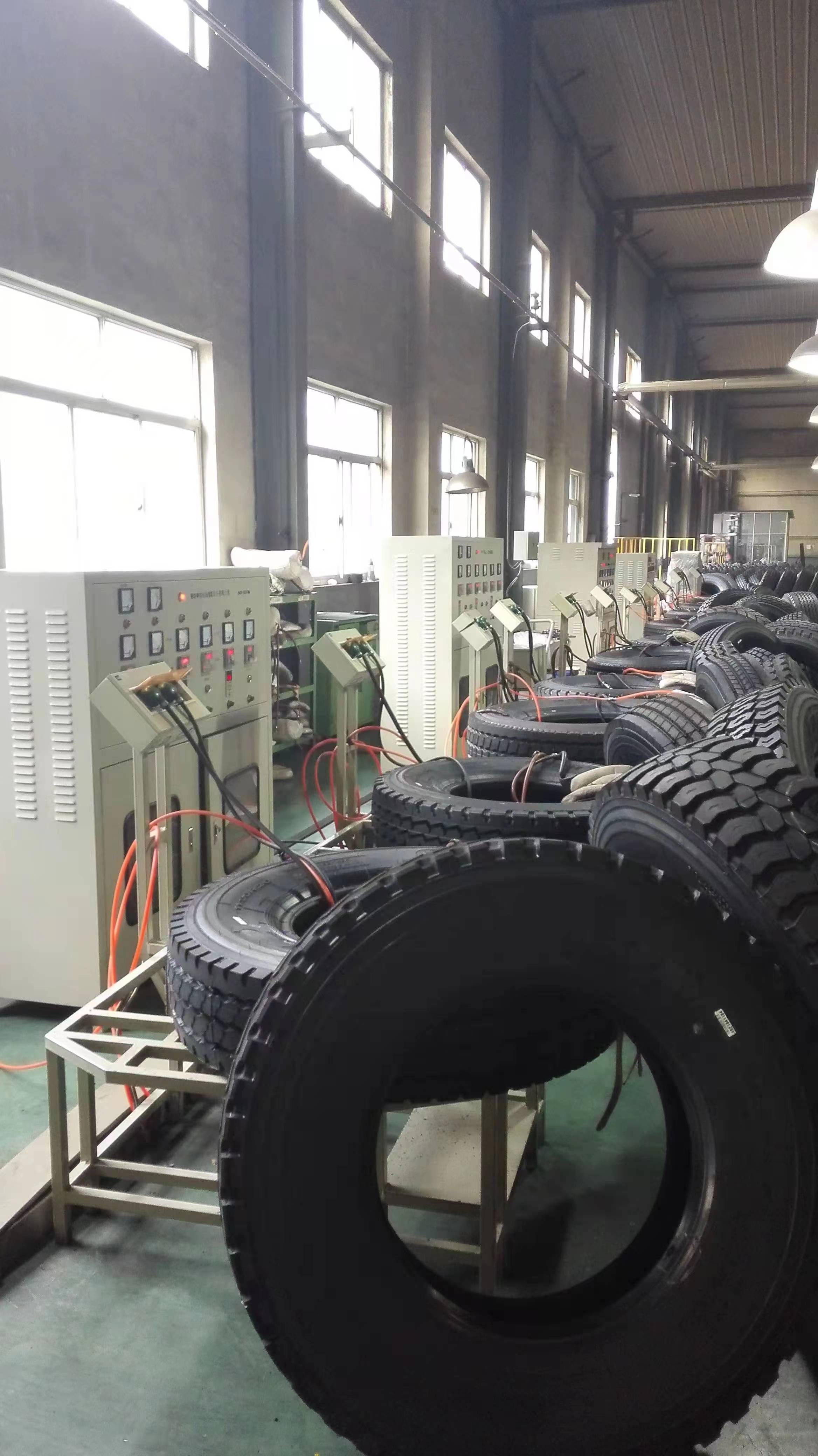 大連輪胎修補機廠家定制、輪胎修補機多少錢一臺、廠家供應(yīng)輪胎修補機【大連揚馬機械】
