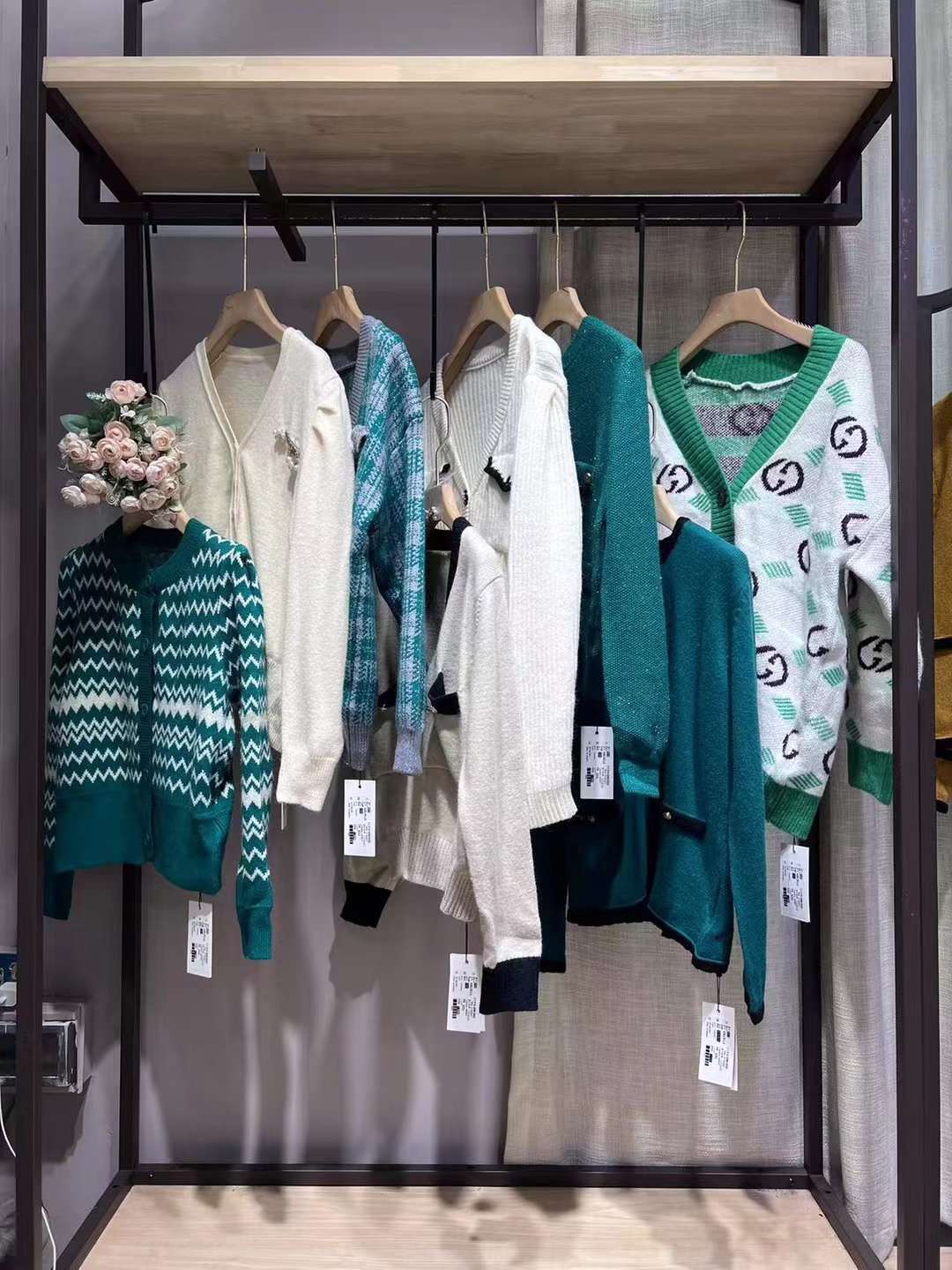 歌笛曼2022新品毛衣系列深圳高 檔大 牌女裝尾貨批發(fā)一手貨源