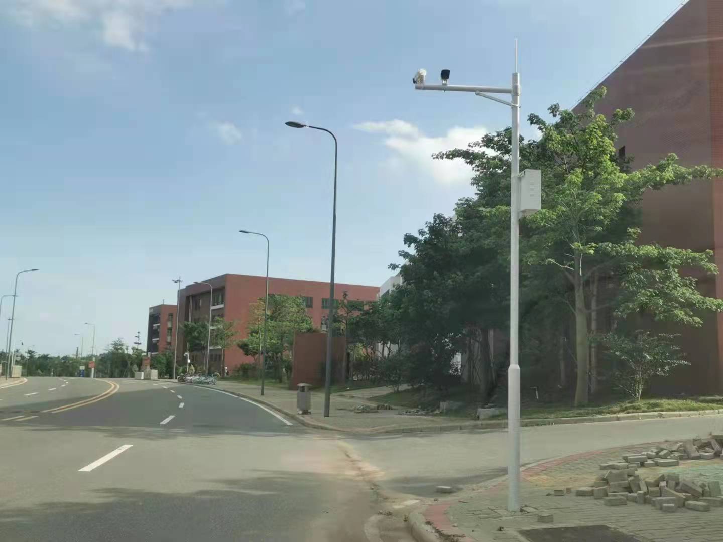 佛山監(jiān)控立桿生產(chǎn)廠家,監(jiān)控立桿批發(fā)價(jià)格,立桿實(shí)體廠家多少錢(qián)