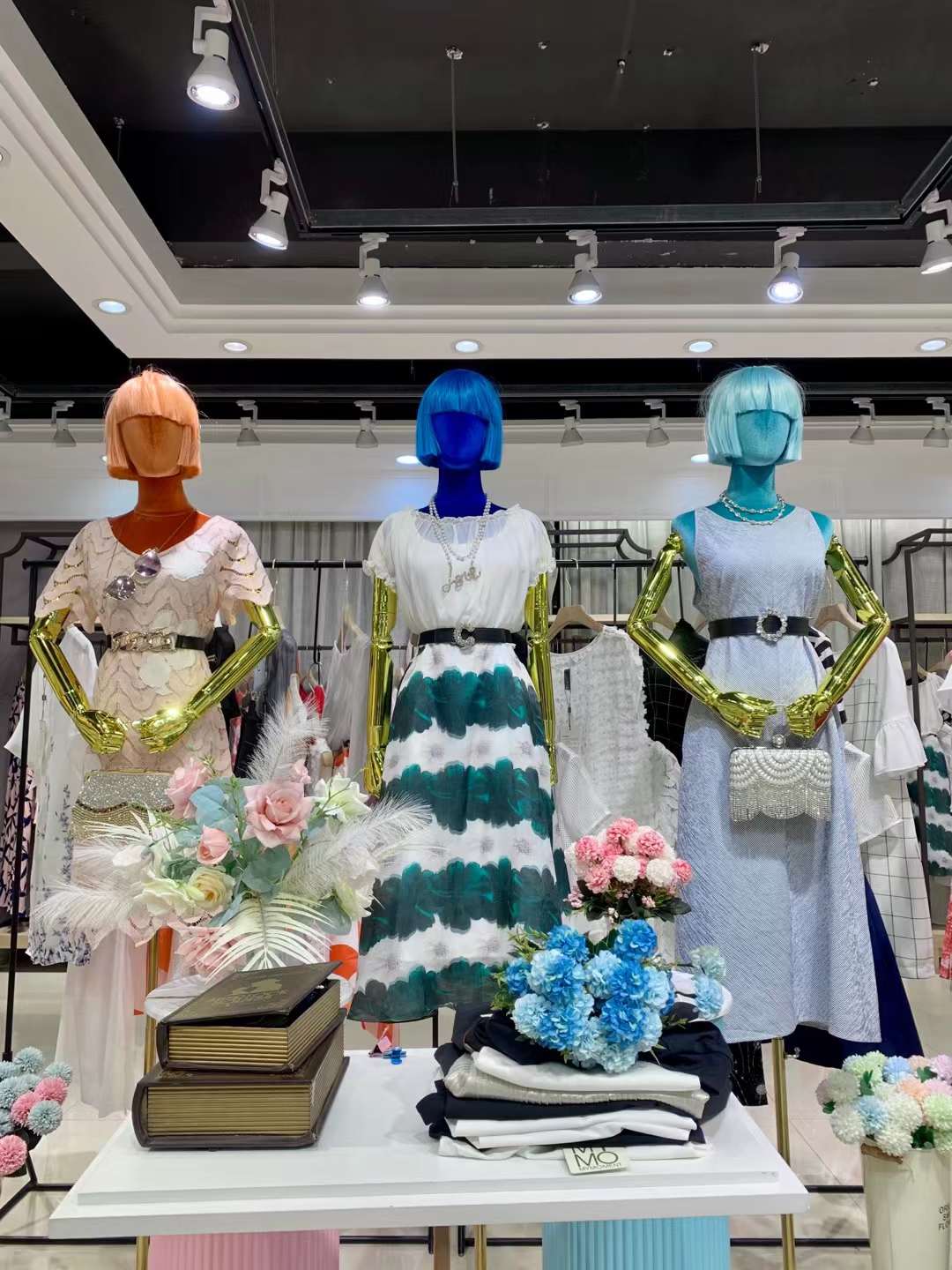 撤柜折扣女裝 朗黛國(guó)際2022剪標(biāo)女裝尾貨一手貨源清倉(cāng)批發(fā)供應(yīng)鏈