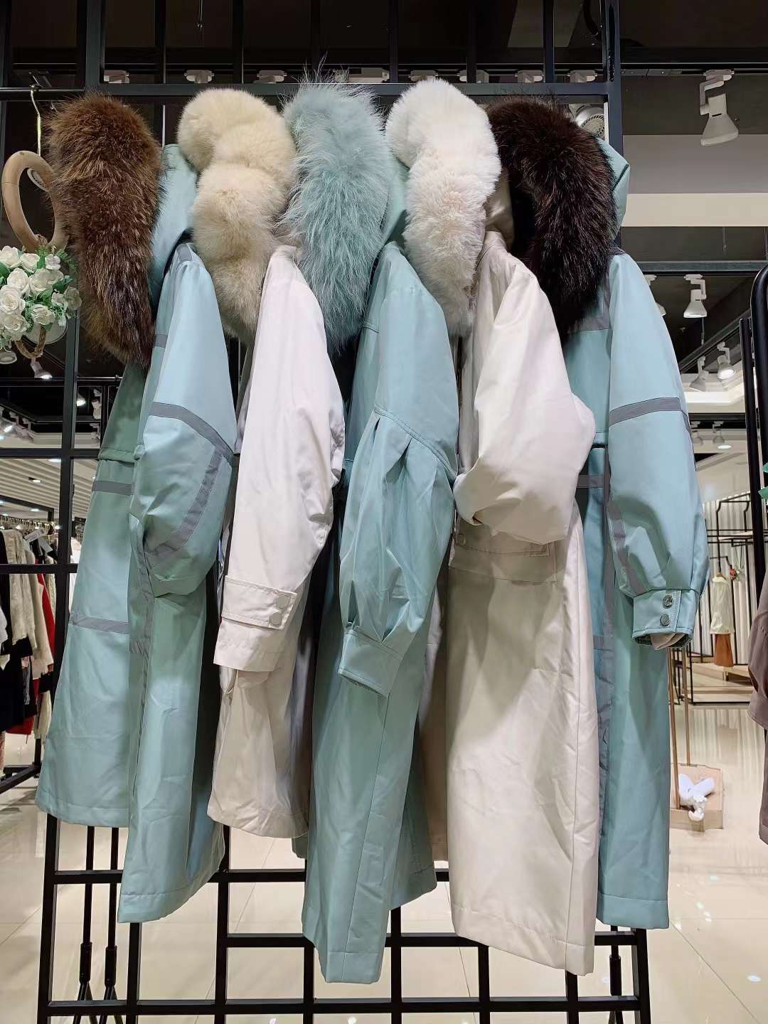 雪丹枝·派克羽絨服22冬女裝批發(fā)貨源一手價格 皮草派克派克羽絨專柜女裝折扣店直播價格