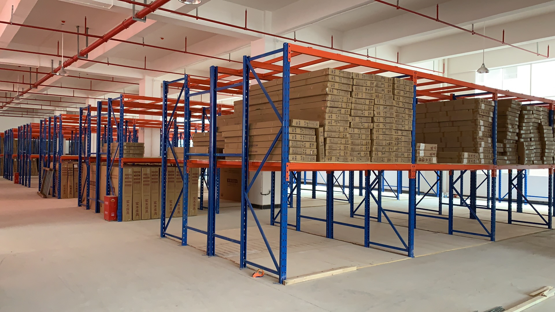 璽宸倉儲(chǔ)，輕型貨架，中型貨架，重型貨架，閣樓貨架 重型貨架三立柱重型倉儲(chǔ)貨架