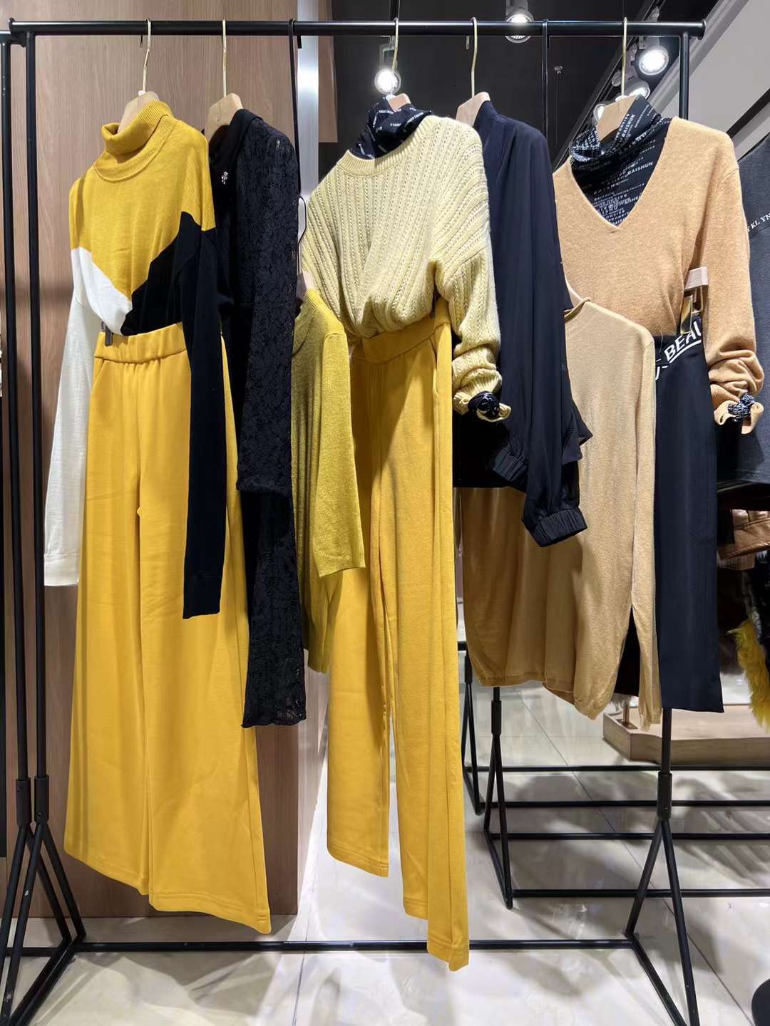 璟逸JINGYI 2022秋冬女裝尾貨庫(kù)存一手貨源廠家走份原單女裝貨源