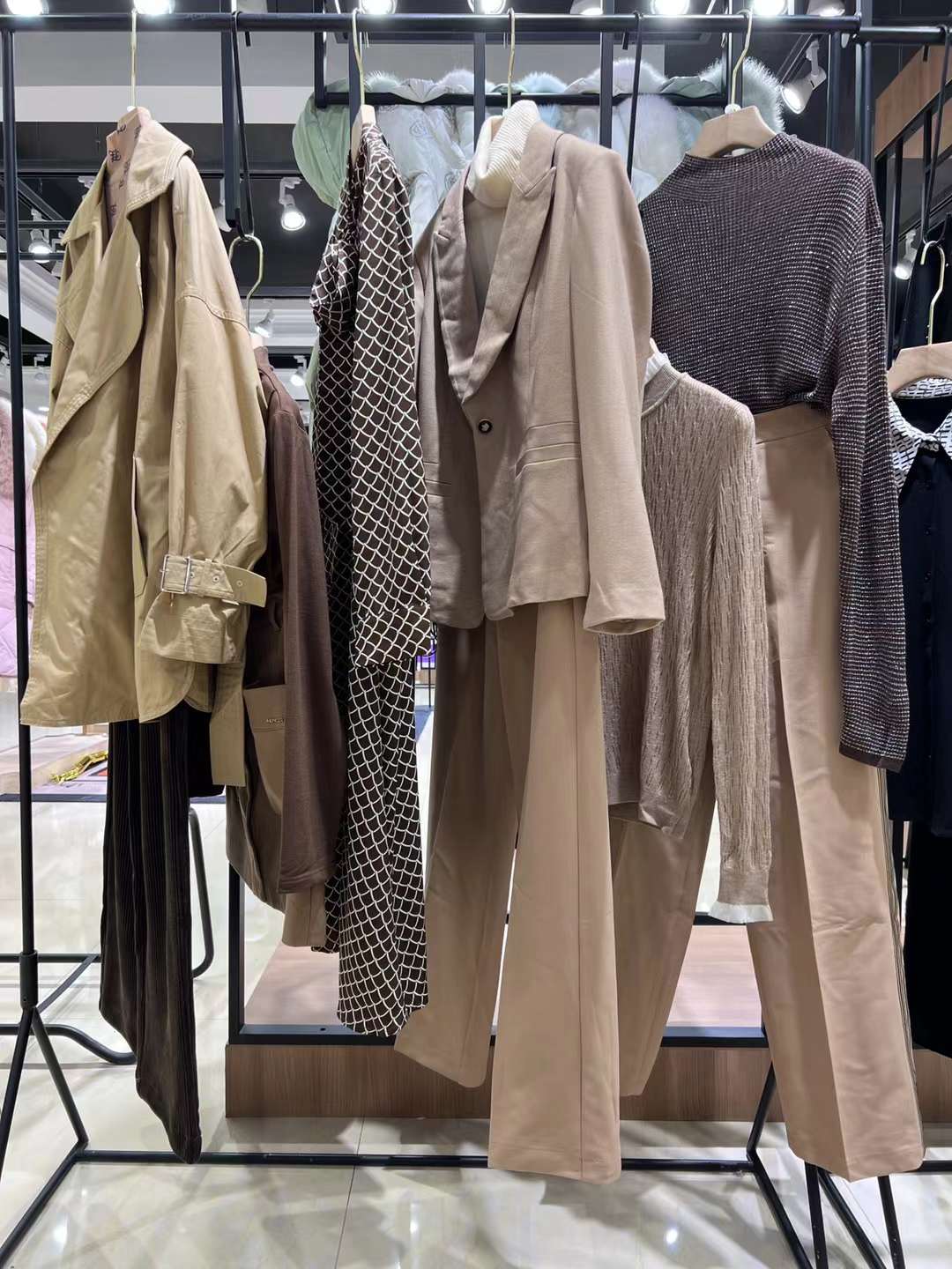 璟逸JINGYI 2022秋冬女裝尾貨庫(kù)存一手貨源廠家走份原單女裝貨源