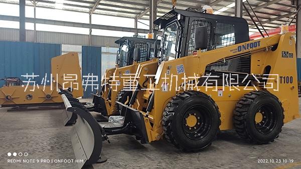 滑移裝載機T100