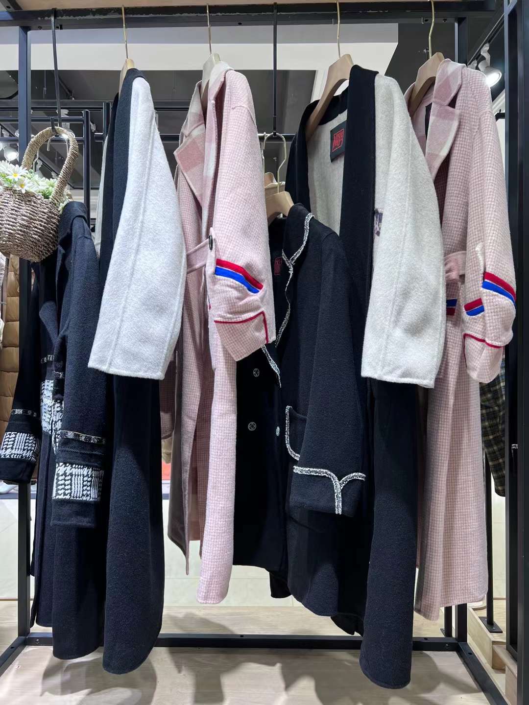 女裝批發(fā) 羊絨大衣2022冬四季款品牌折扣女裝大碼女裝專柜正品尾貨羽絨服清倉