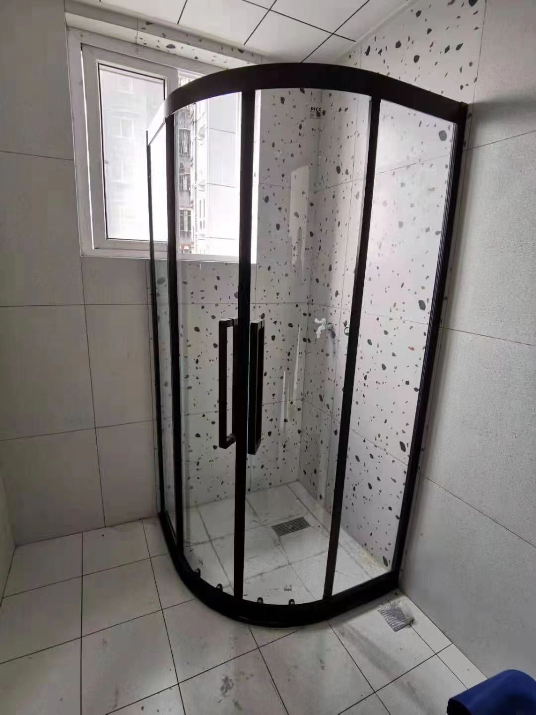 衛(wèi)浴隔斷供應(yīng)商_廠家報(bào)價(jià)_生產(chǎn)廠家_生產(chǎn)商【南昌意歐建材有限公司】