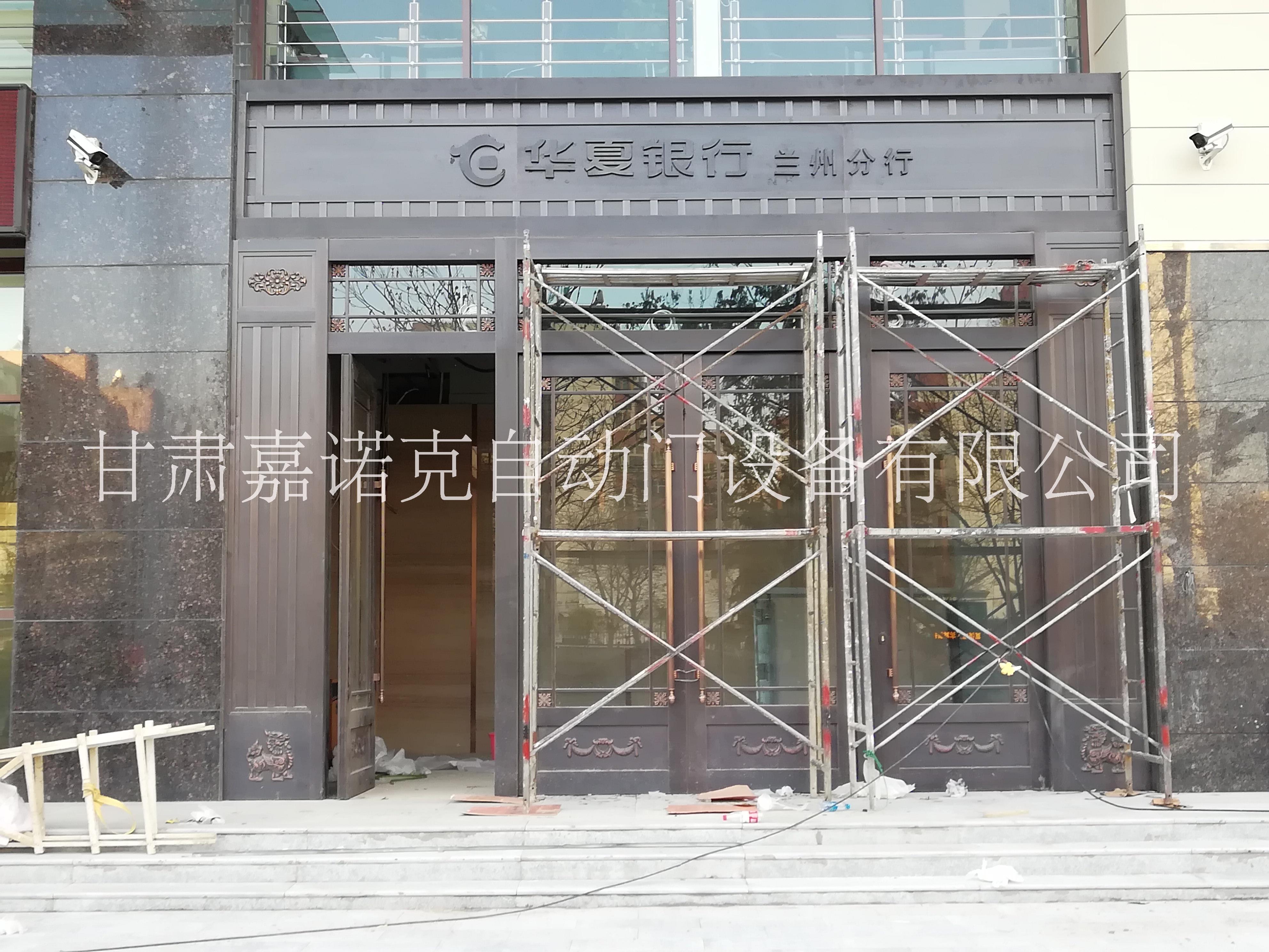蘭銅藝門定制生產(chǎn)商_安裝報價熱線