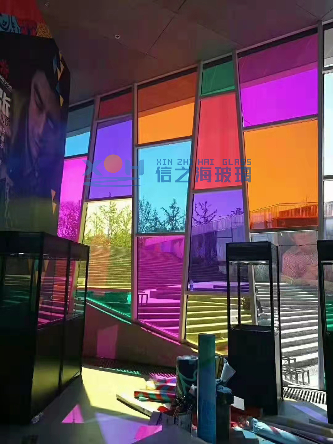 夾絲玻璃山水畫(huà)絹絲移門(mén)隔斷定制廠 夾絲玻璃山水畫(huà)絹絲隔斷定制廠